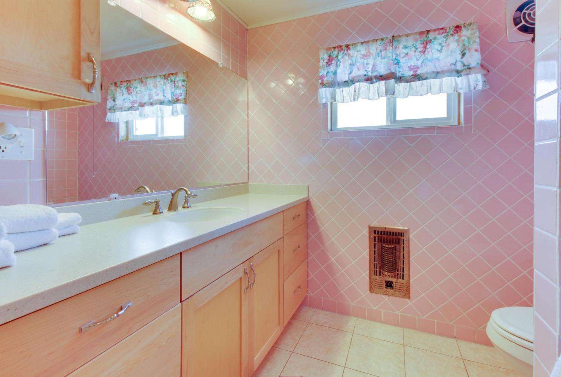 Lopez Island Agate Beach Waterfront Home