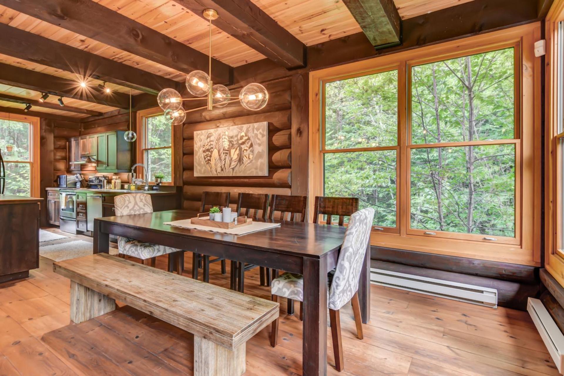 Chic log chalet with hot tub - Mont-Tremblant north side by Reserver.ca