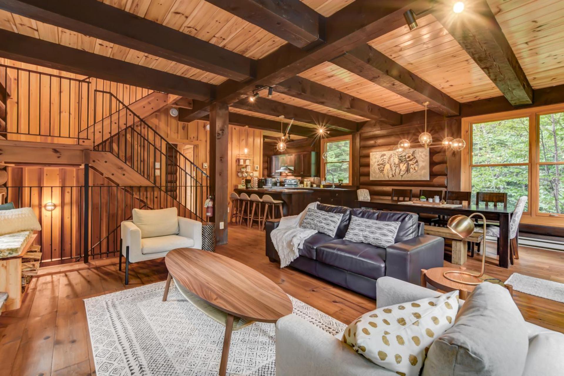 Chic log chalet with hot tub - Mont-Tremblant north side by Reserver.ca