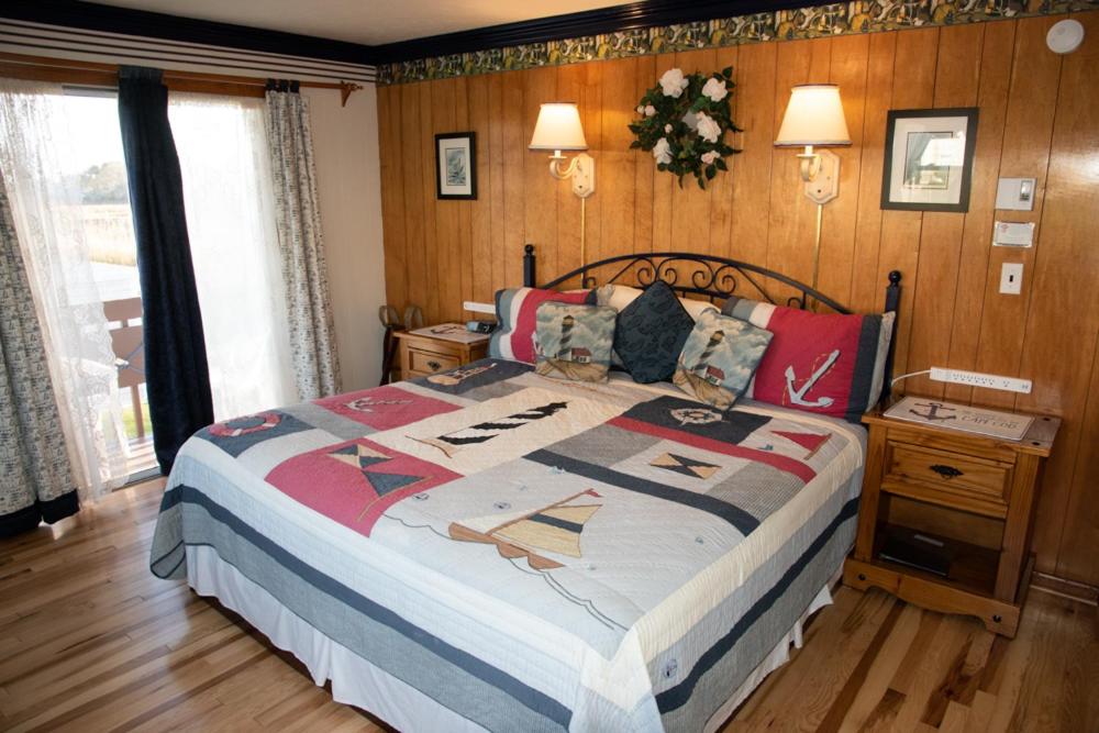 A Cape Cod Ocean Manor Inn