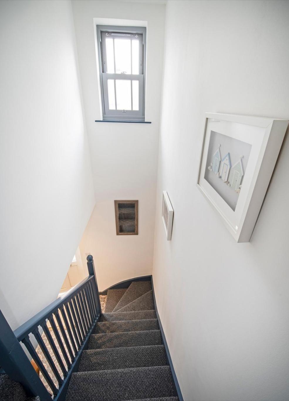 New street Luxury town house in the centre of Holt with free PARKING for one car