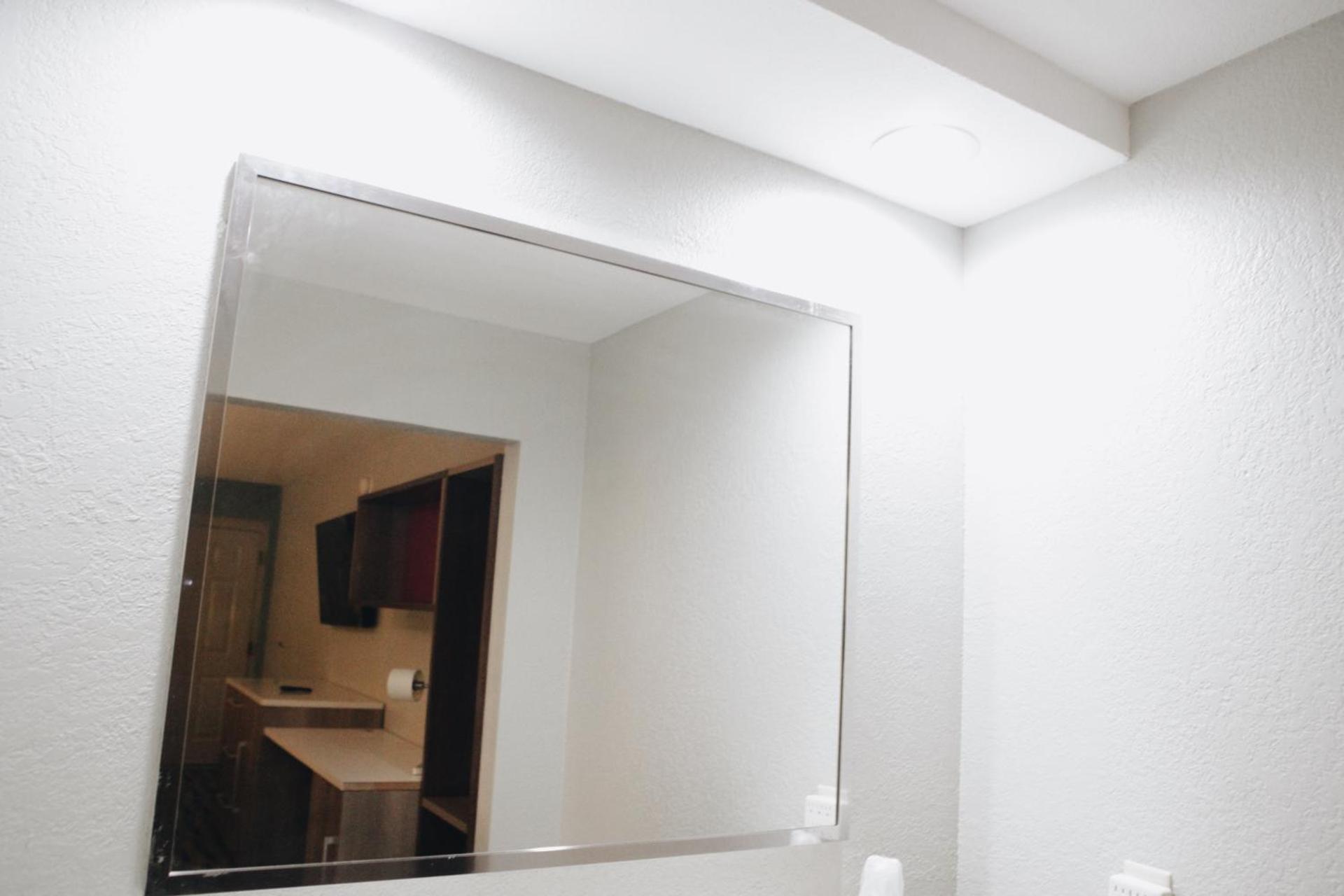 All Seasons Inn & Suites