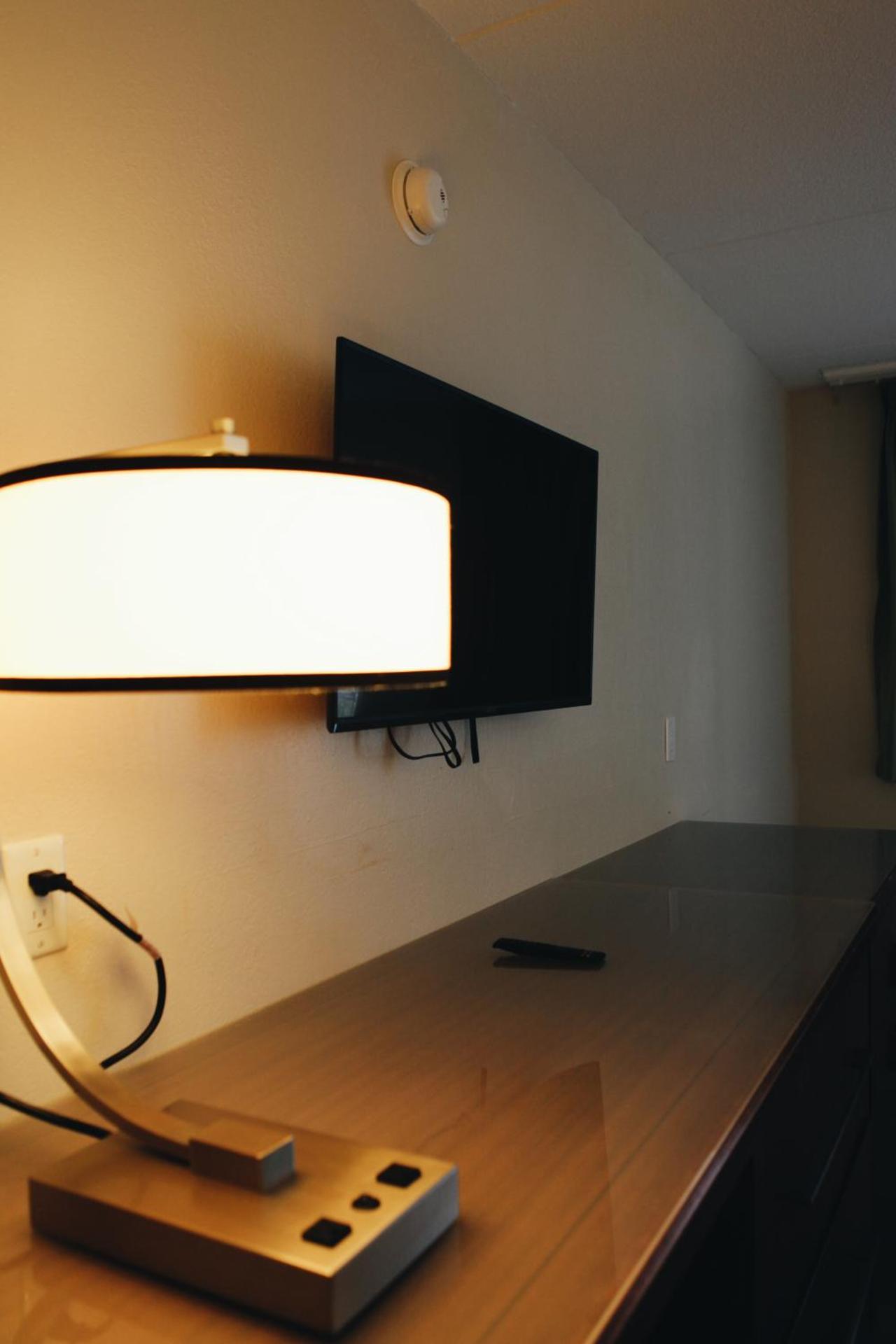 All Seasons Inn & Suites