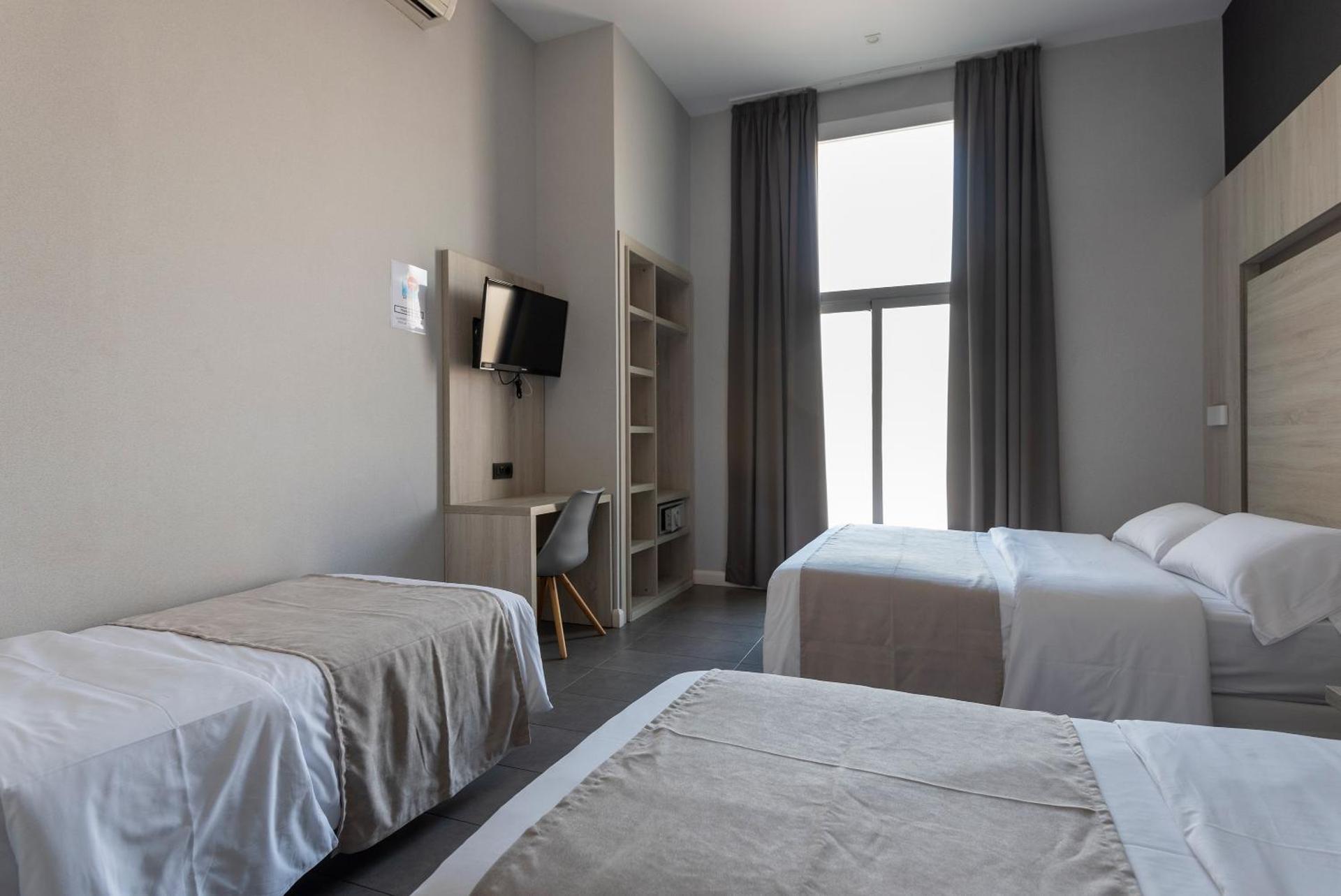 Communal lounge/ TV room