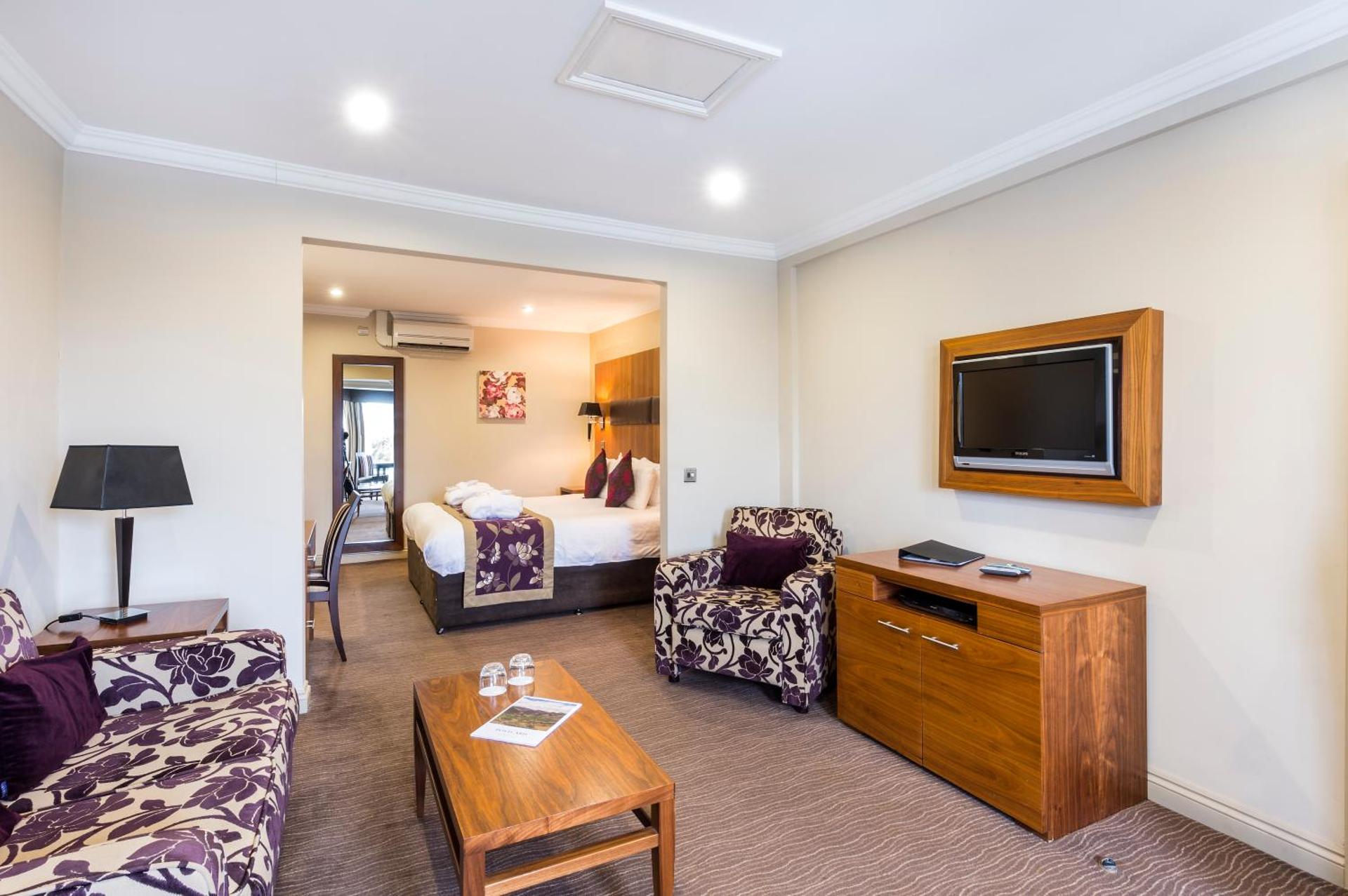 Communal lounge/ TV room