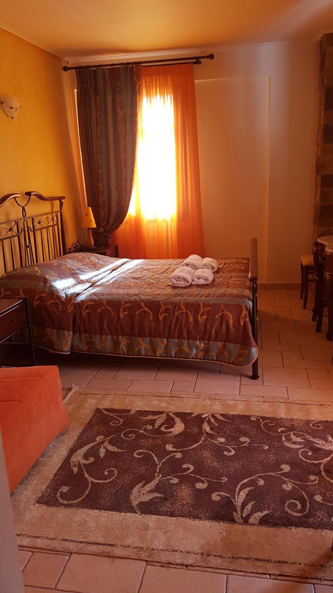 ''EPAVLIS boutique GALAXIDI''