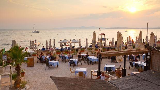 SEASIDE SUNSET WALKS