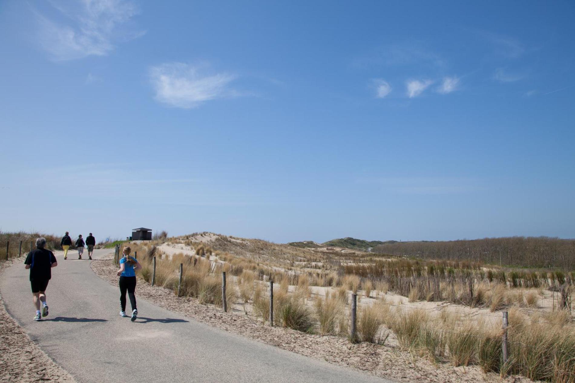 Welcome in - Appartement dichtbij het strand, met fietsenberging en ruim terras