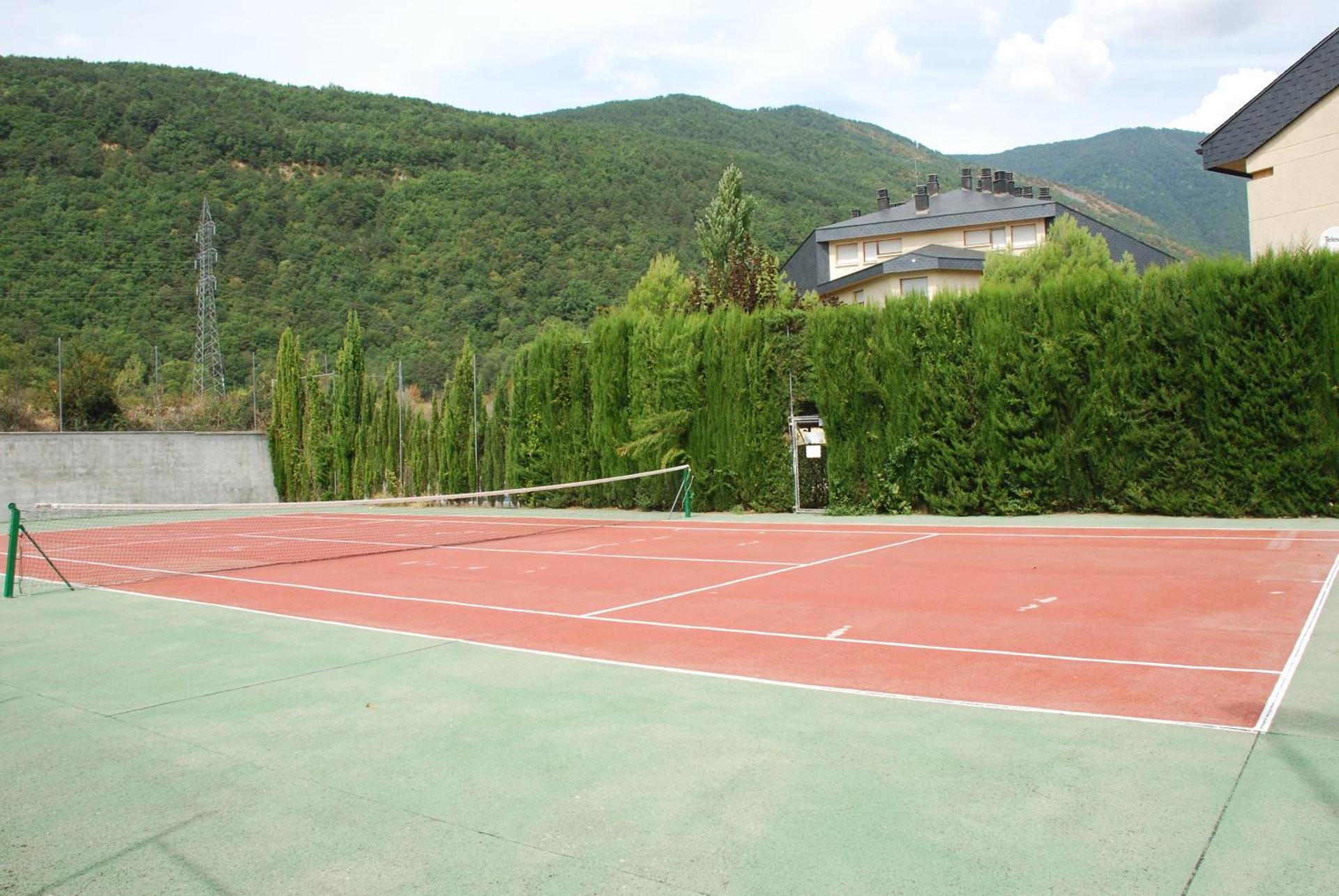 Tennis court