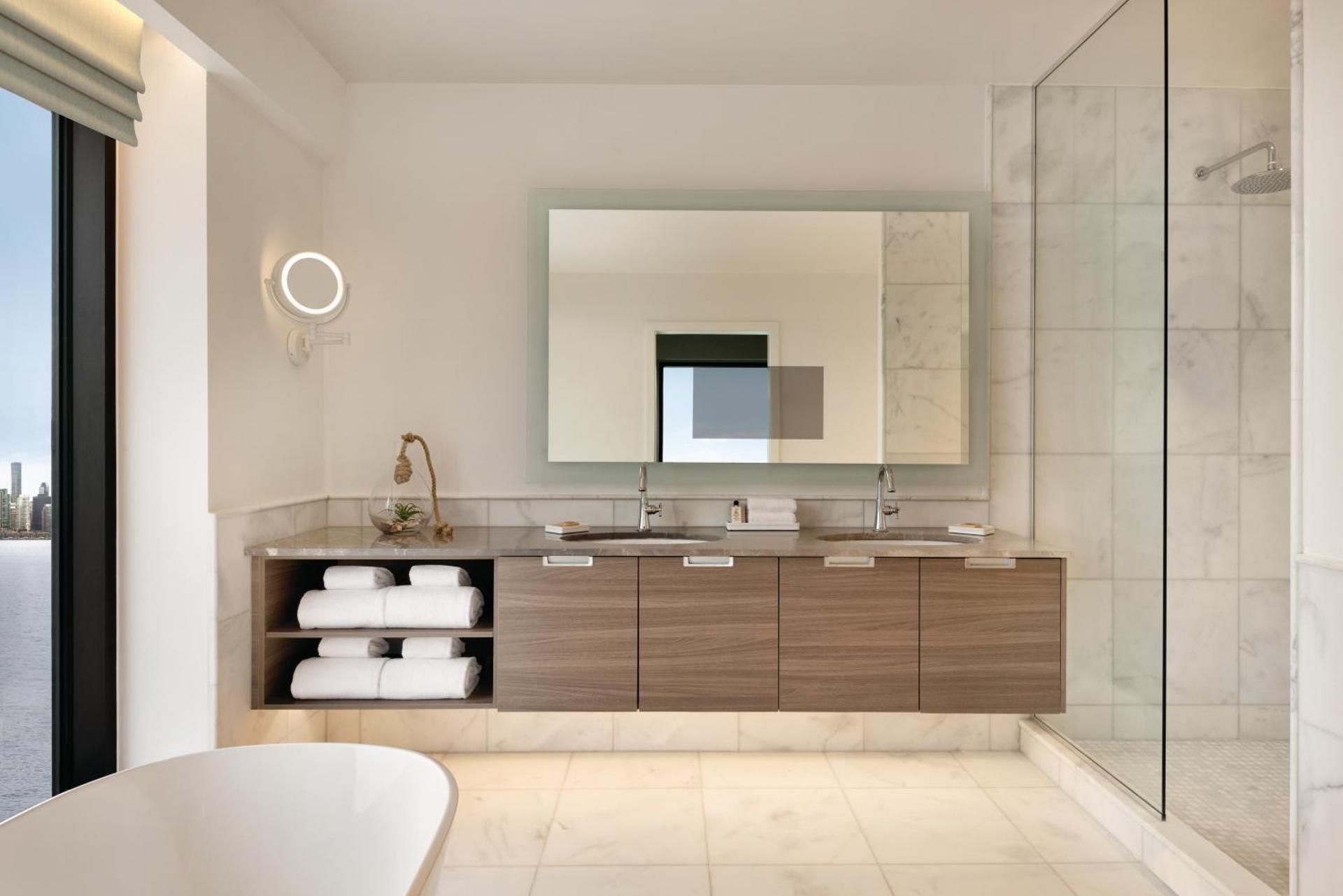 Seaside Hotel North Vancouver