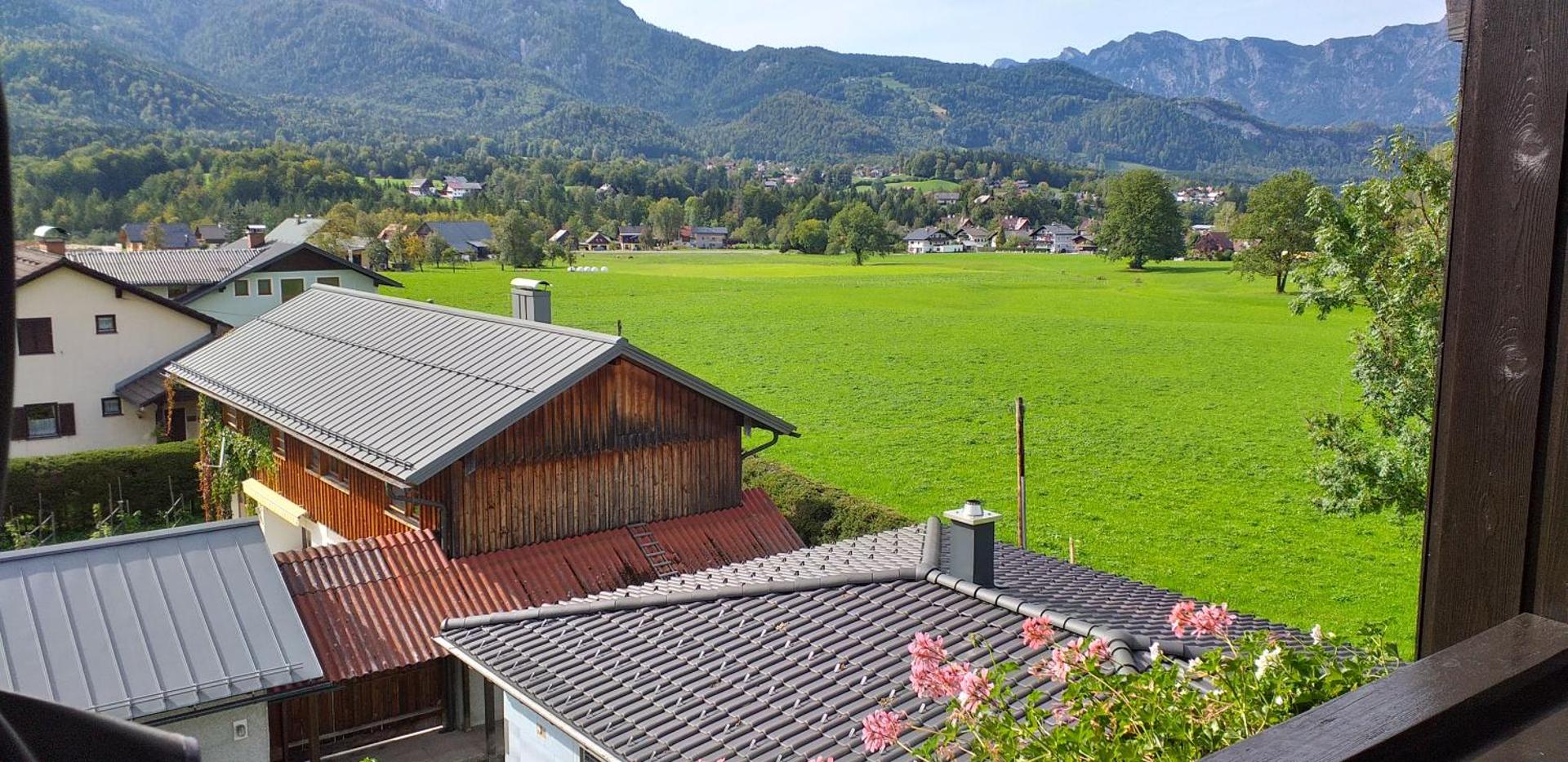 Apartment with Mountain View