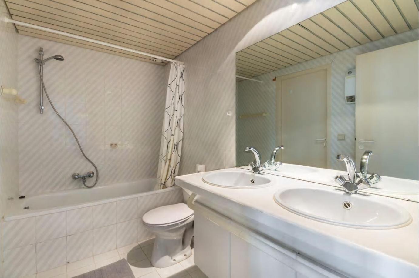 Apartment with a view and parking