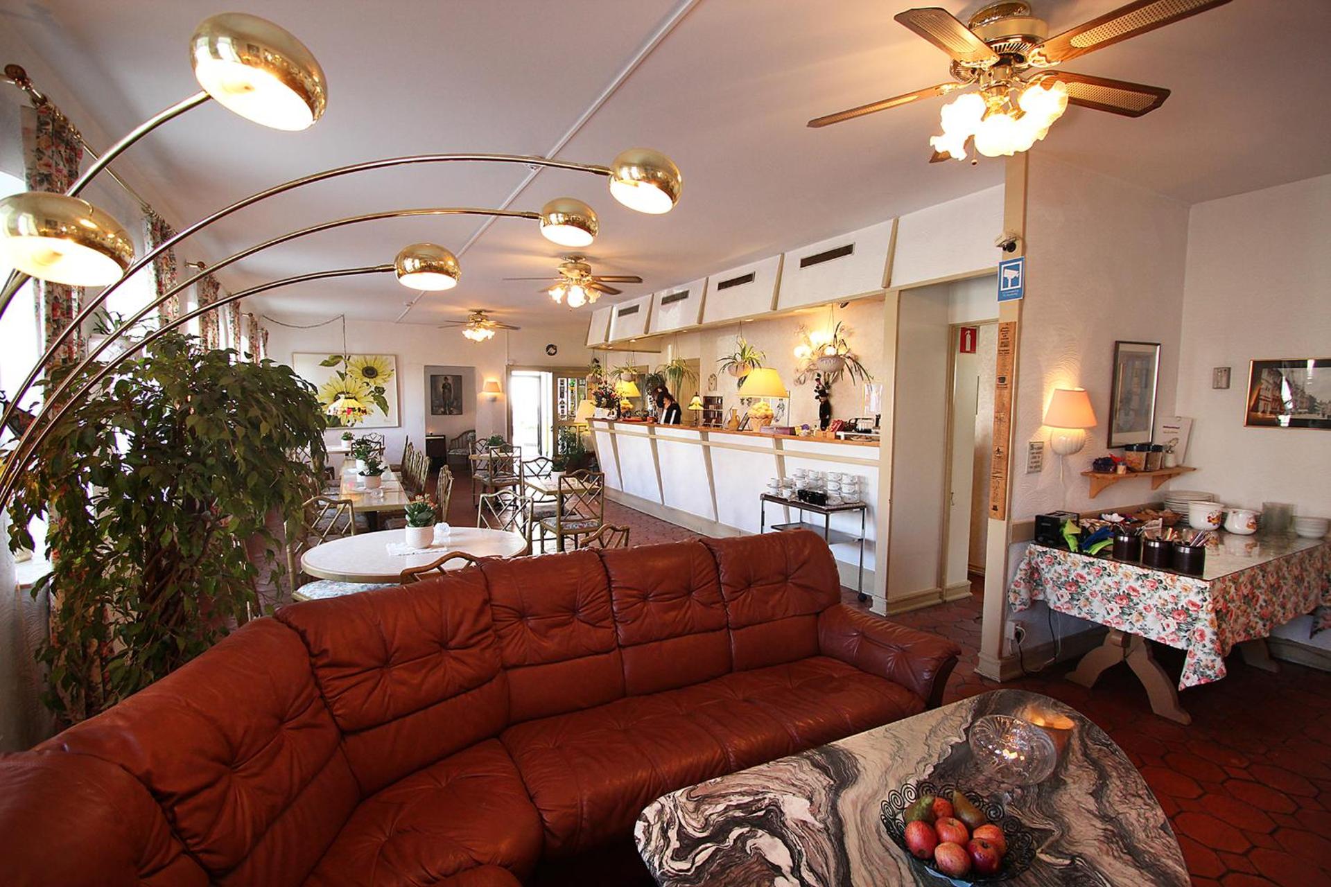 Communal lounge/ TV room