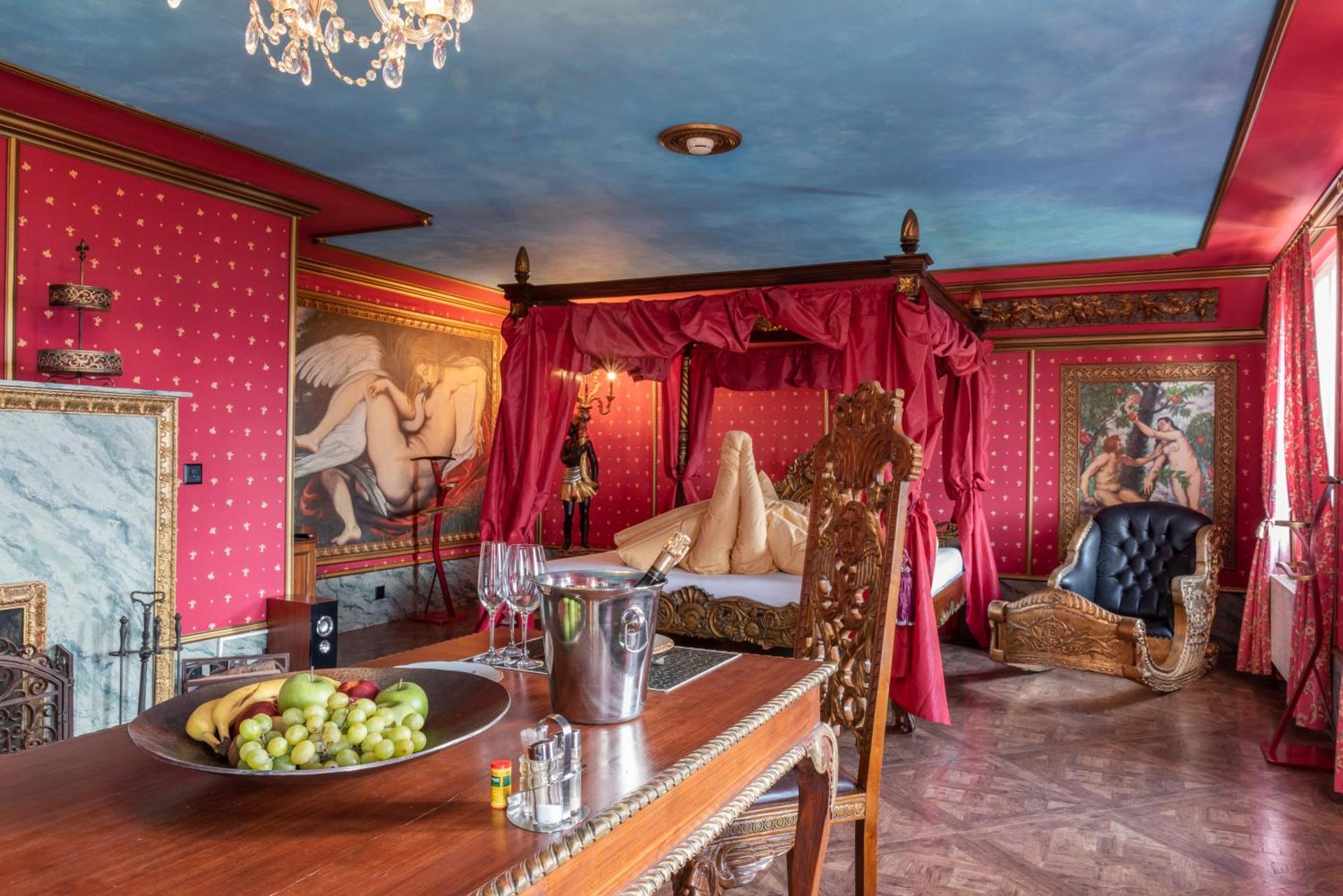 Photo of the whole room