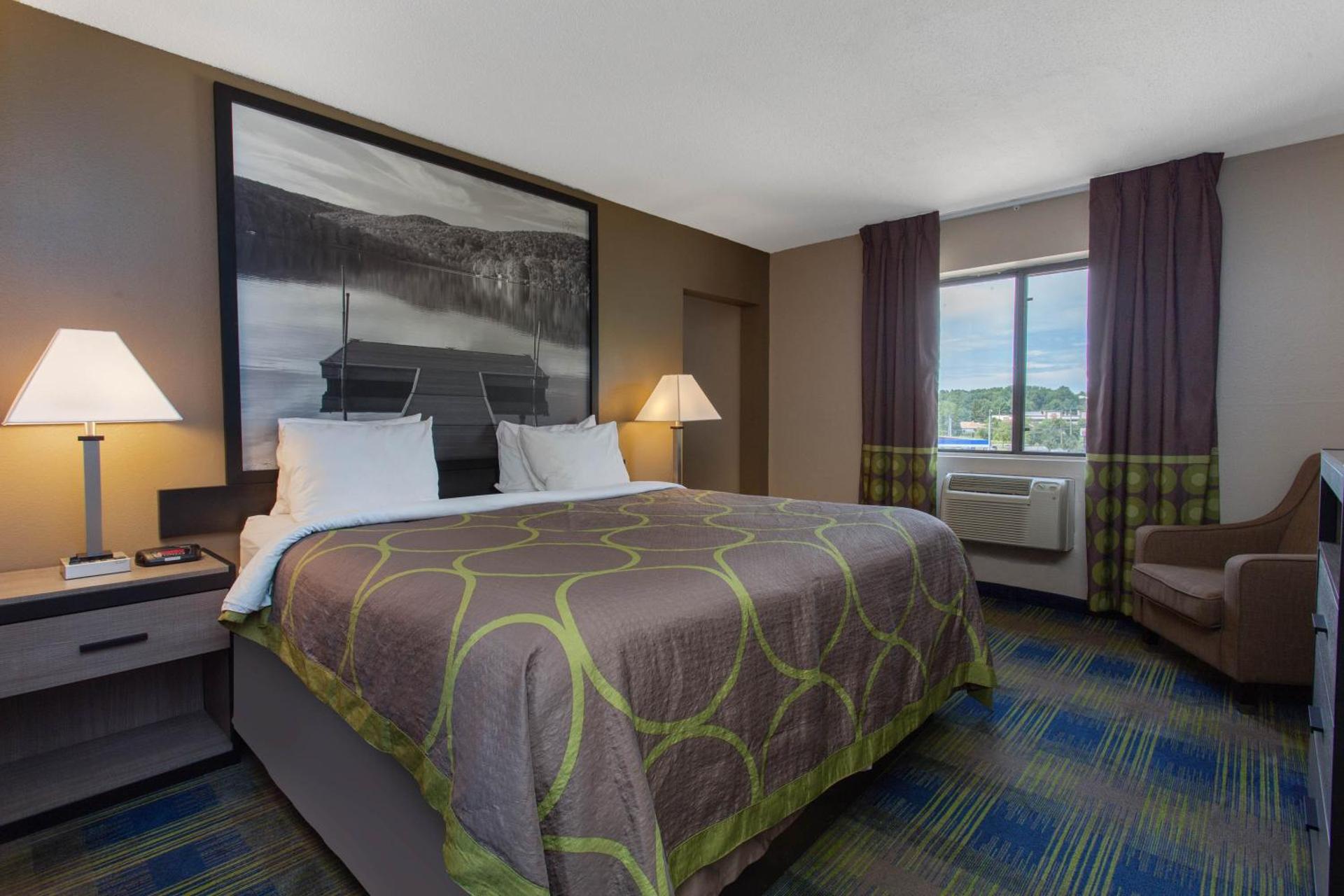 One-Bedroom King Suite - Non-Smoking