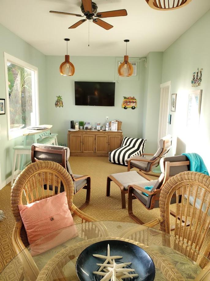 Communal lounge/ TV room