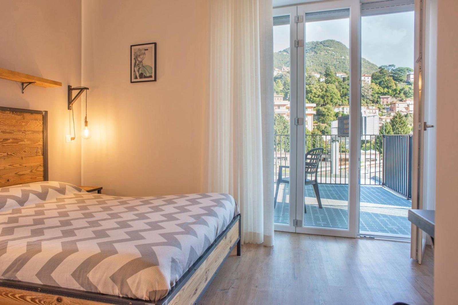 King Room with Roll-In Shower - Disability Access