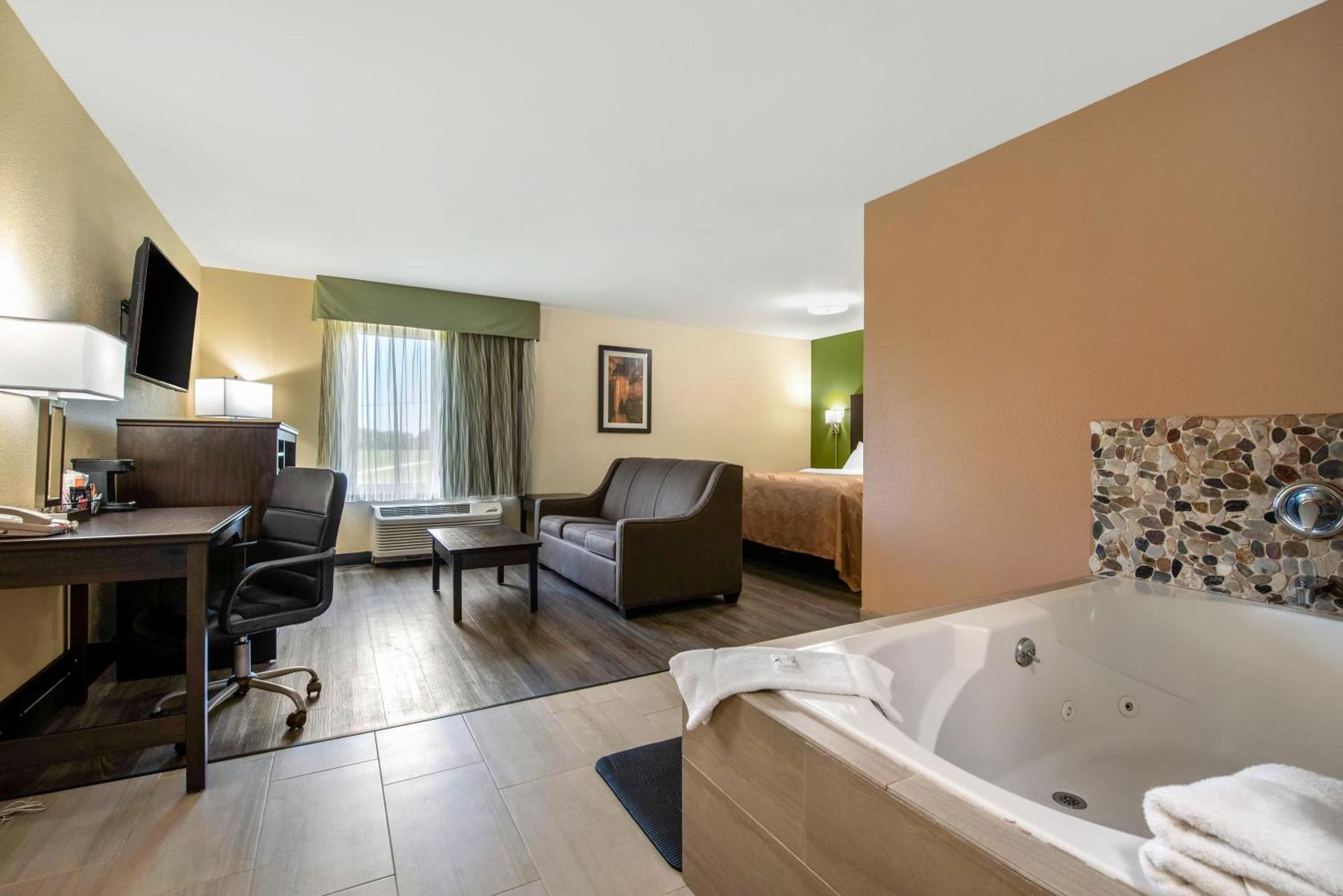 King Suite with Jacuzzi - Non-Smoking