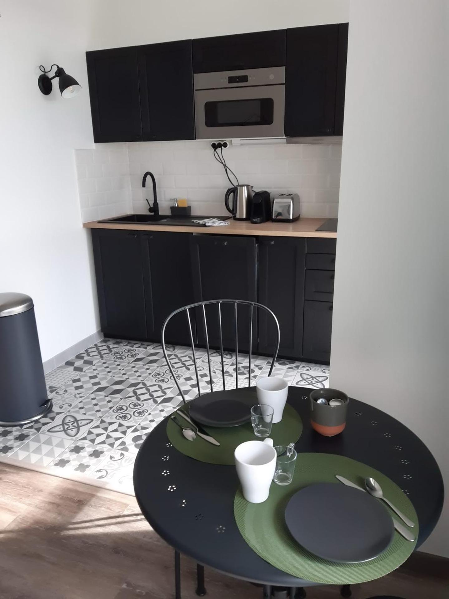 Kitchen or kitchenette