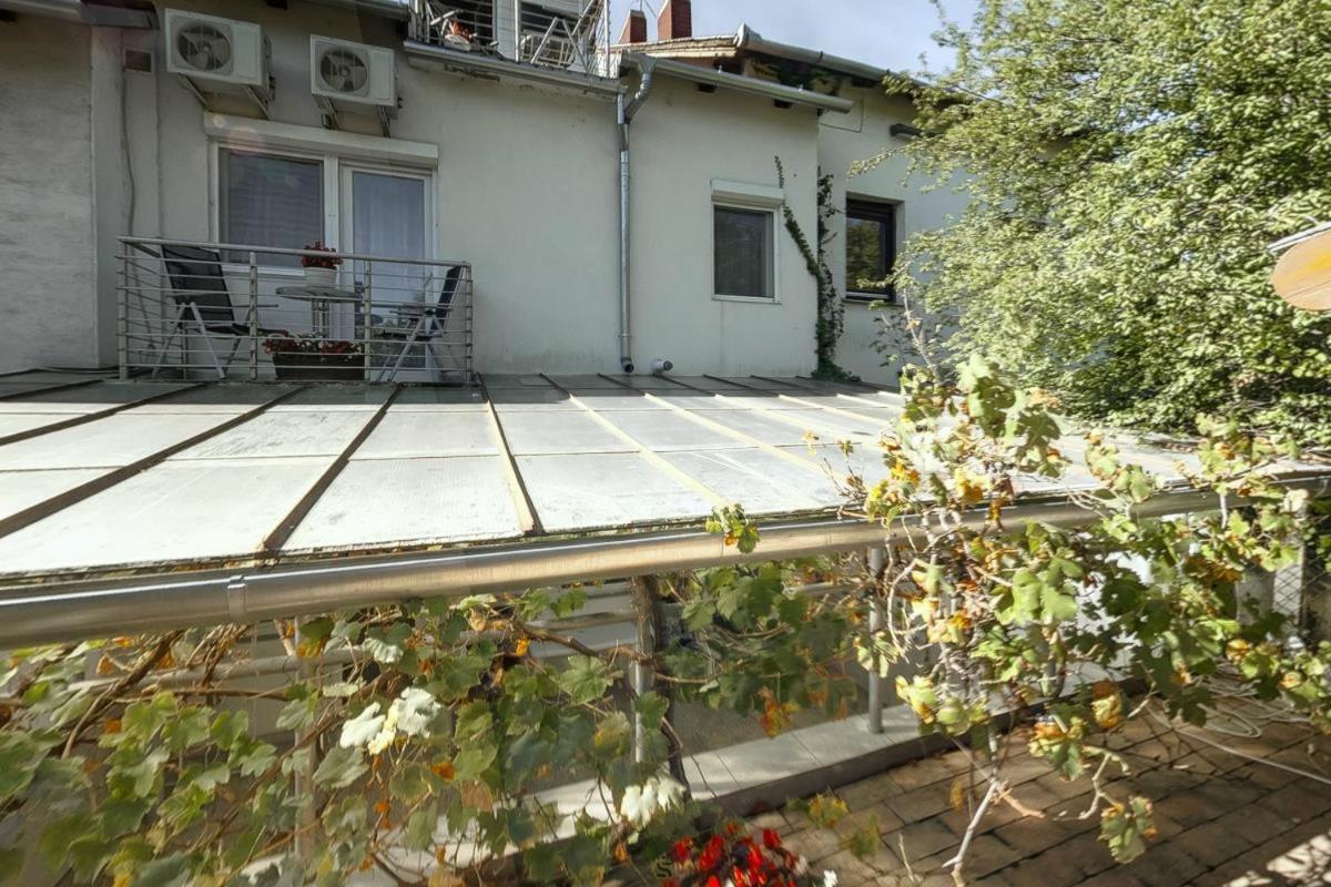 Hajnalház Apartments