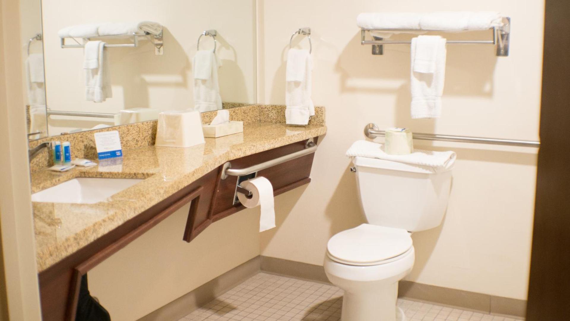 Queen Room with Two Queen Beds - Interior Hall