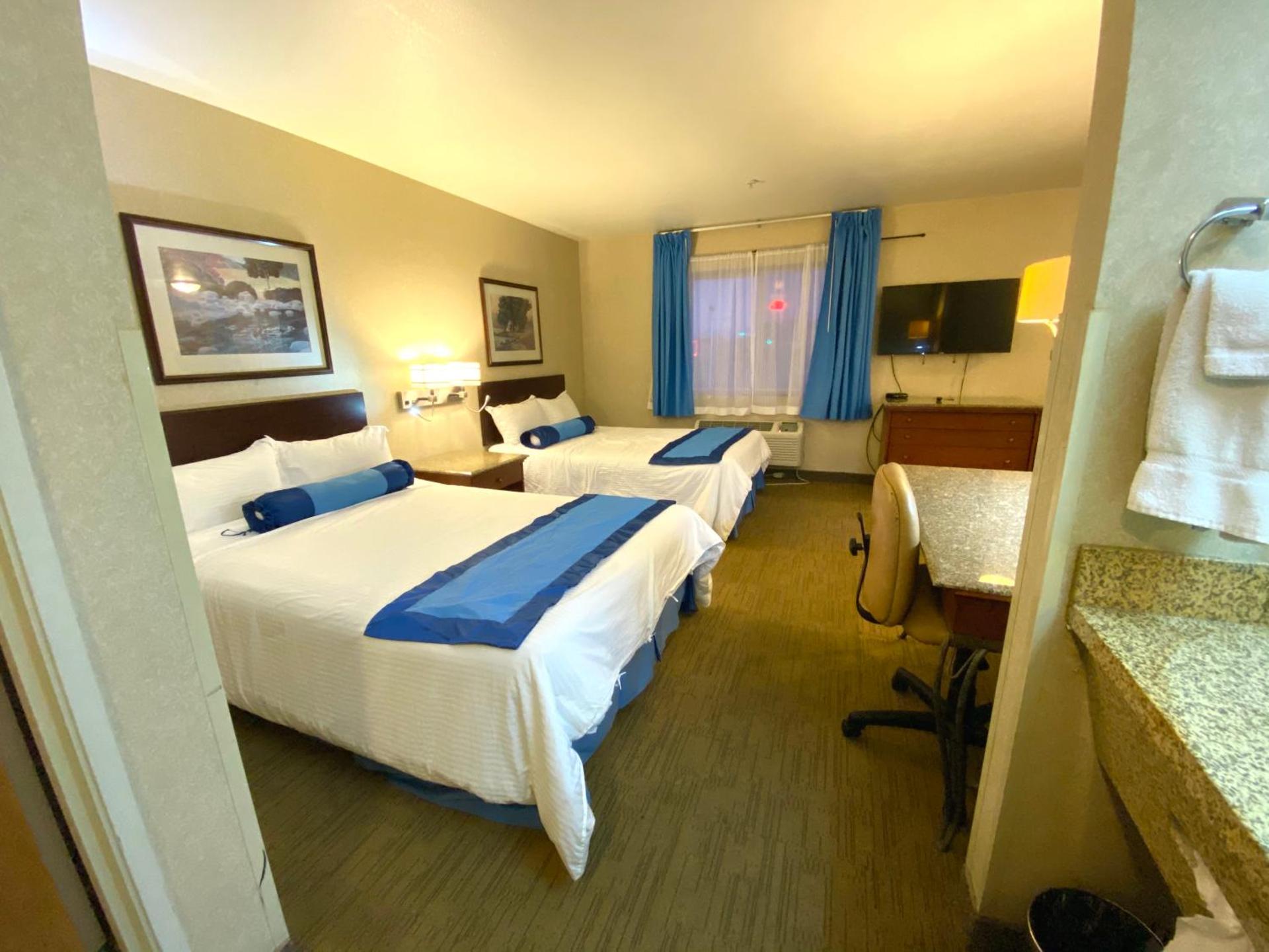 Queen Room with Two Queen Beds - Interior Hall