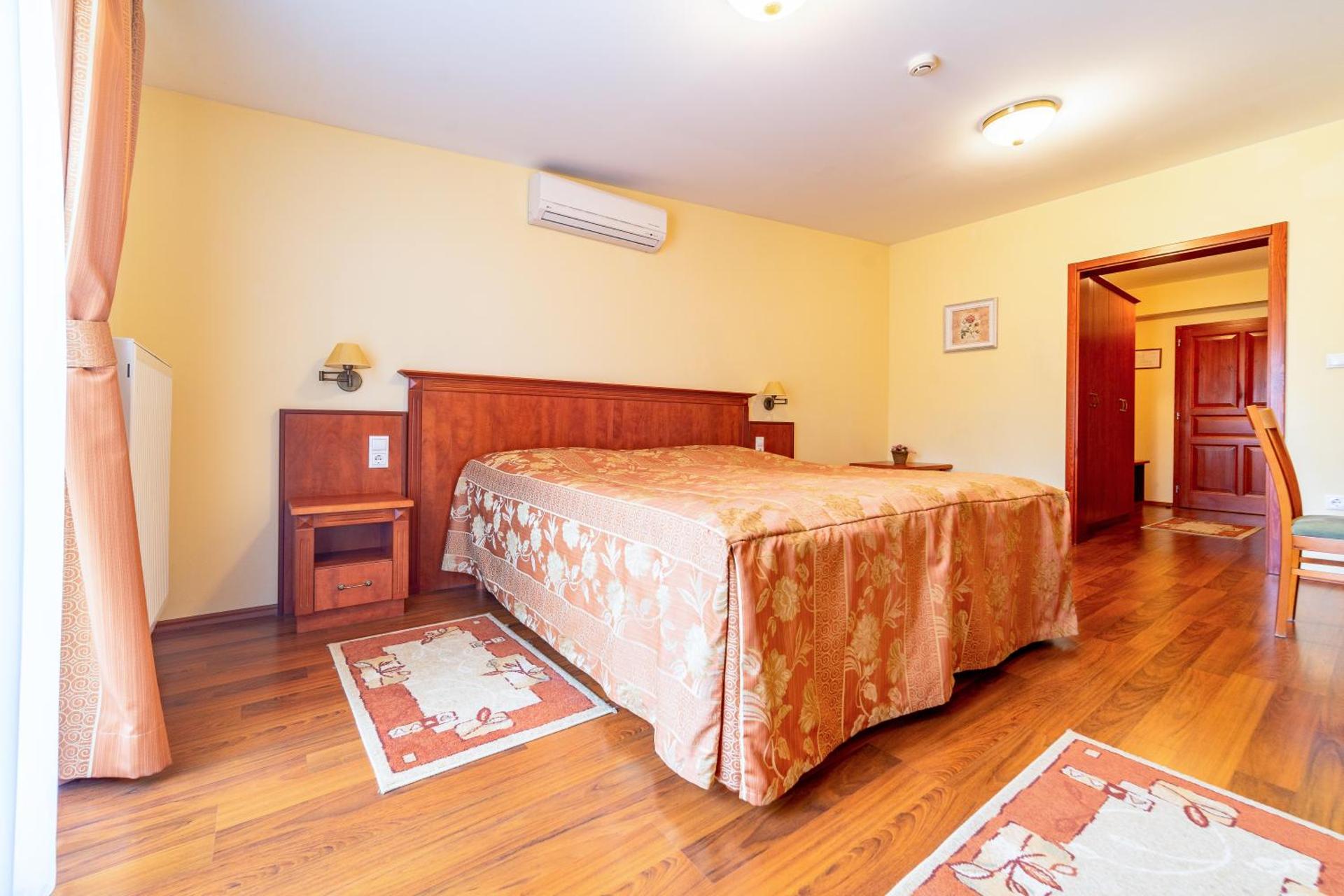 Pannon Hotel Bejelentkezés 20 óráig, Check-in until 20 o'clock, Einchecken bis 20 Uhr