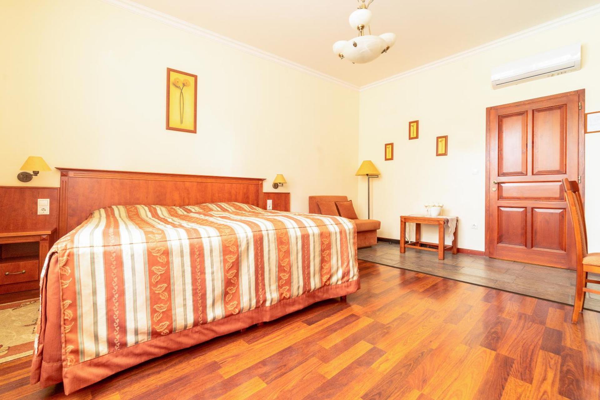 Pannon Hotel Bejelentkezés 20 óráig, Check-in until 20 o'clock, Einchecken bis 20 Uhr