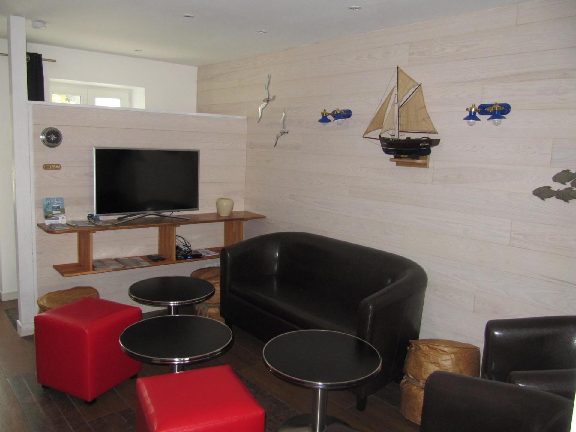 Communal lounge/ TV room