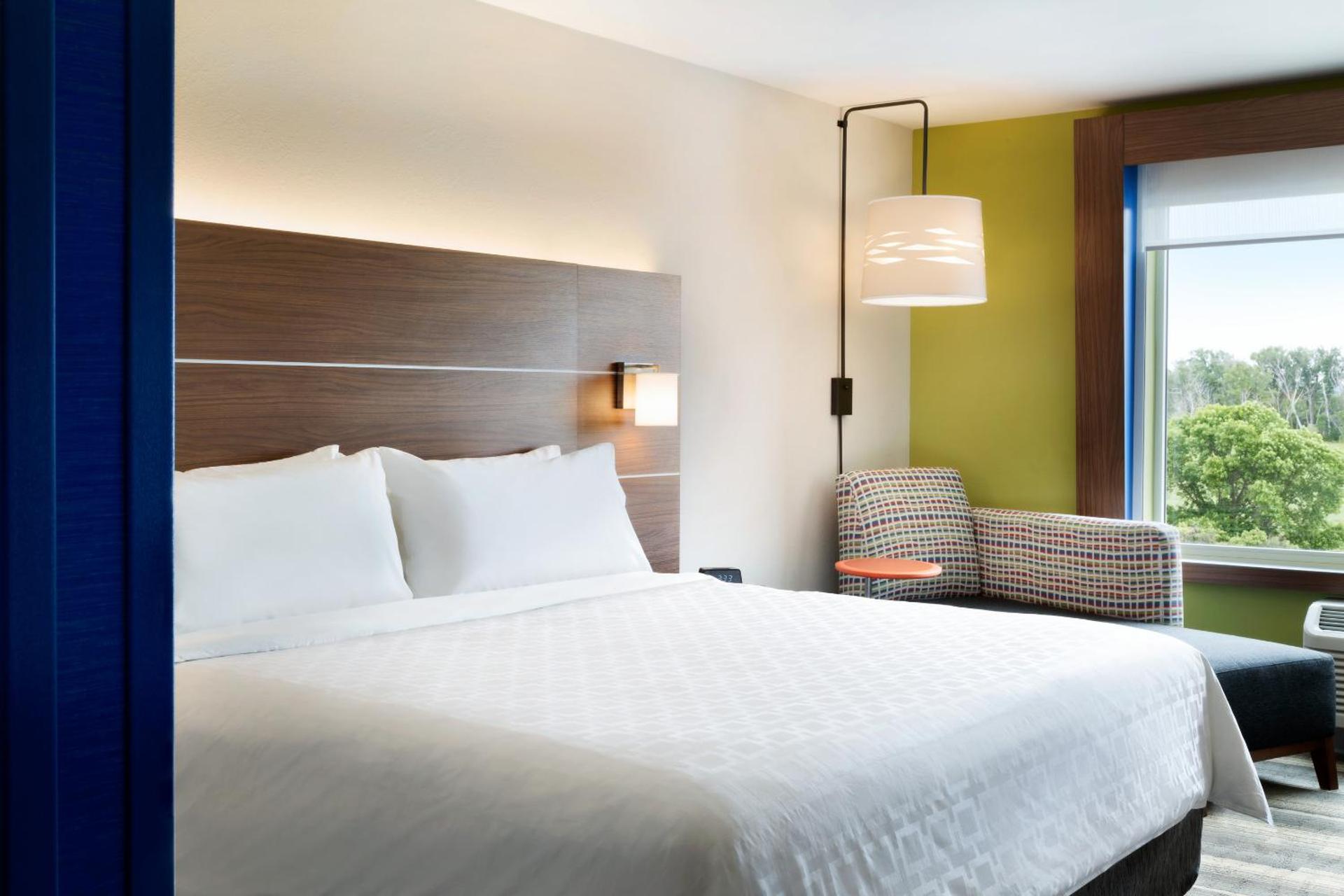 Holiday Inn Express & Suites - Yorkville by IHG
