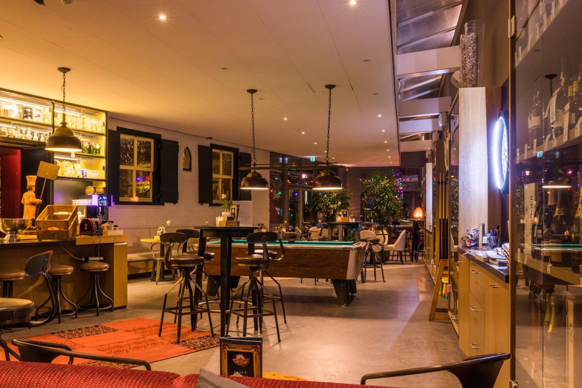 Communal lounge/ TV room