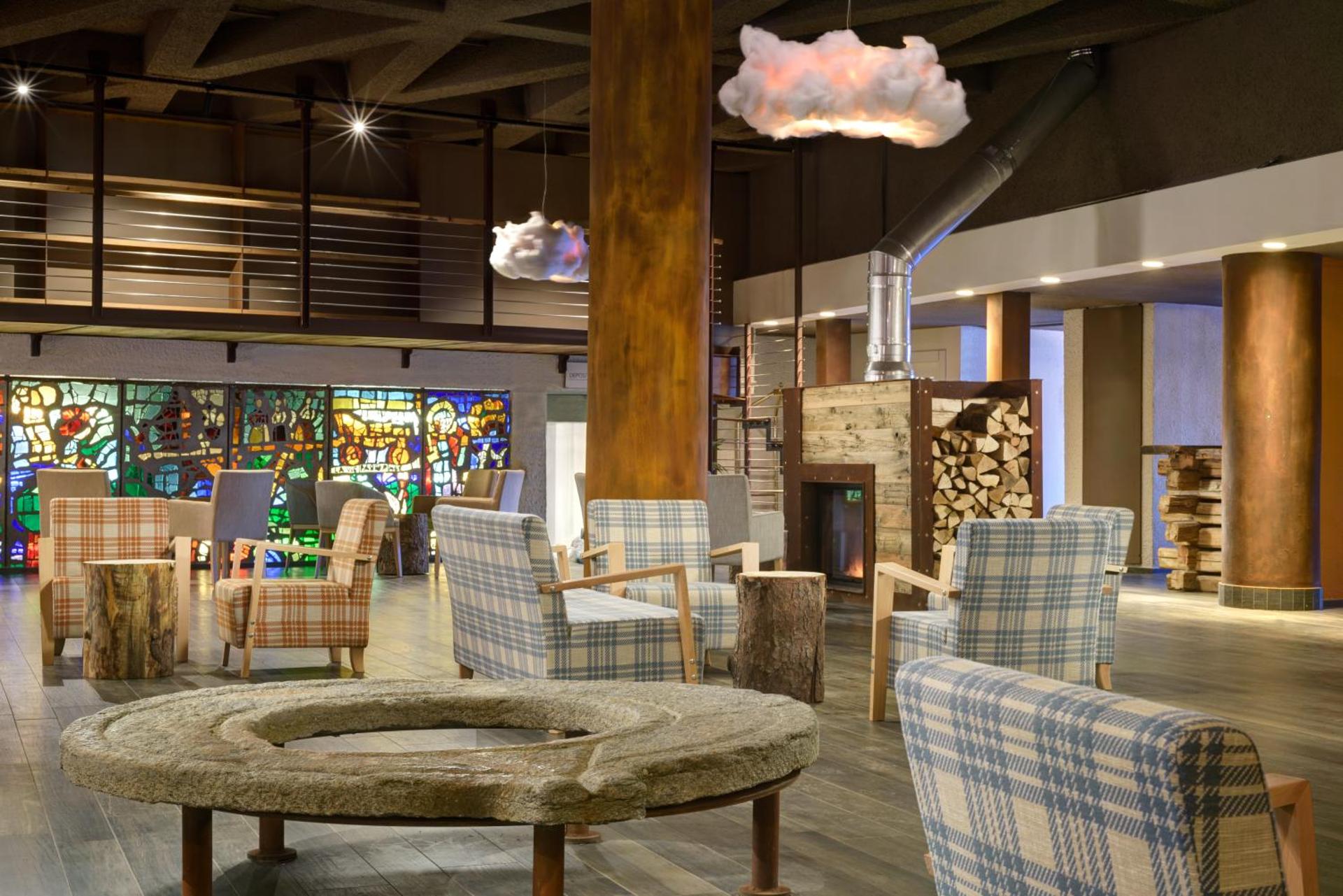 Communal lounge/ TV room