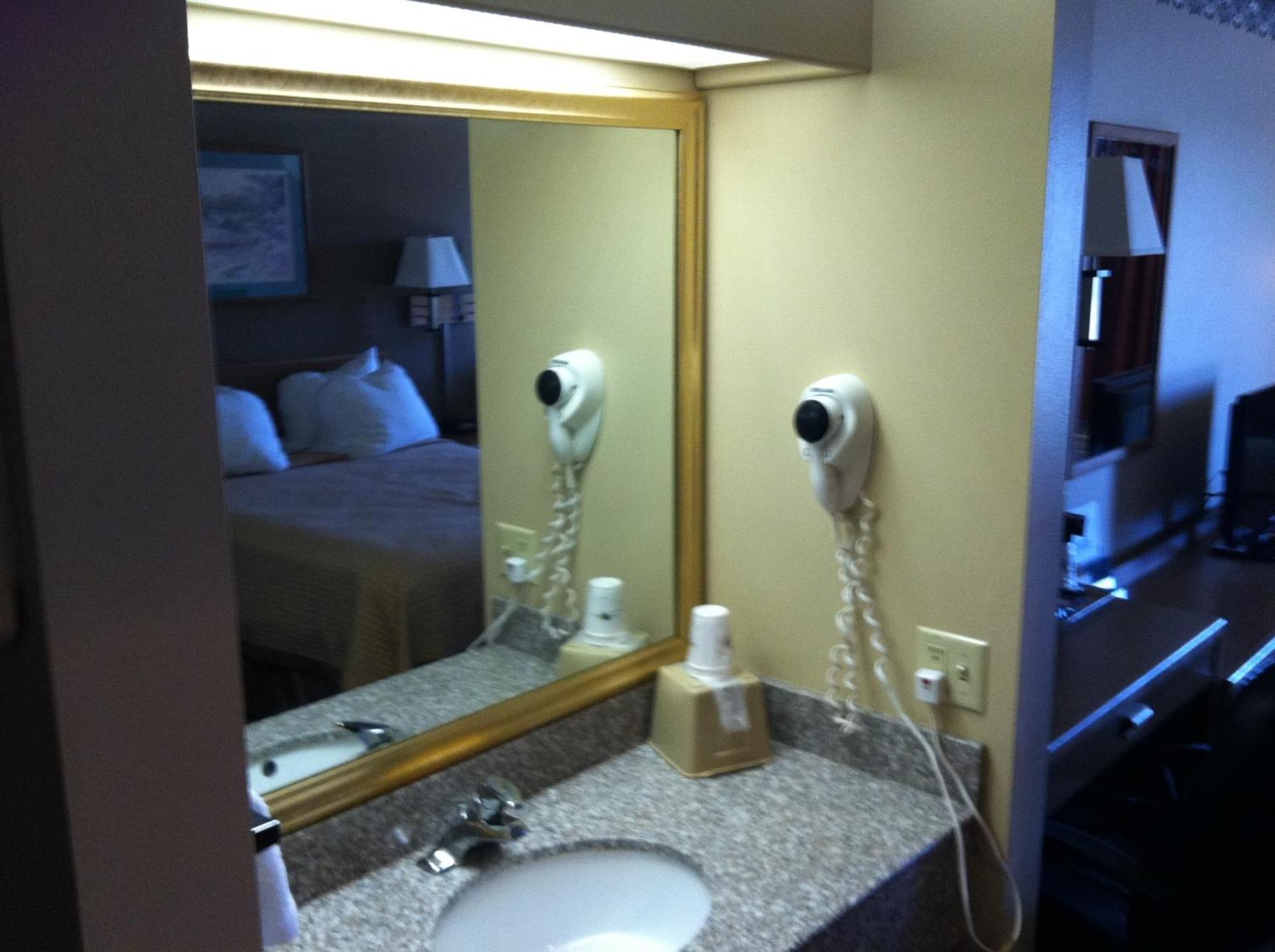 Queen Room - Non-Smoking