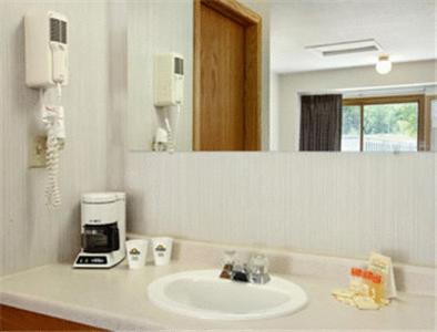 Queen Room - Non-Smoking