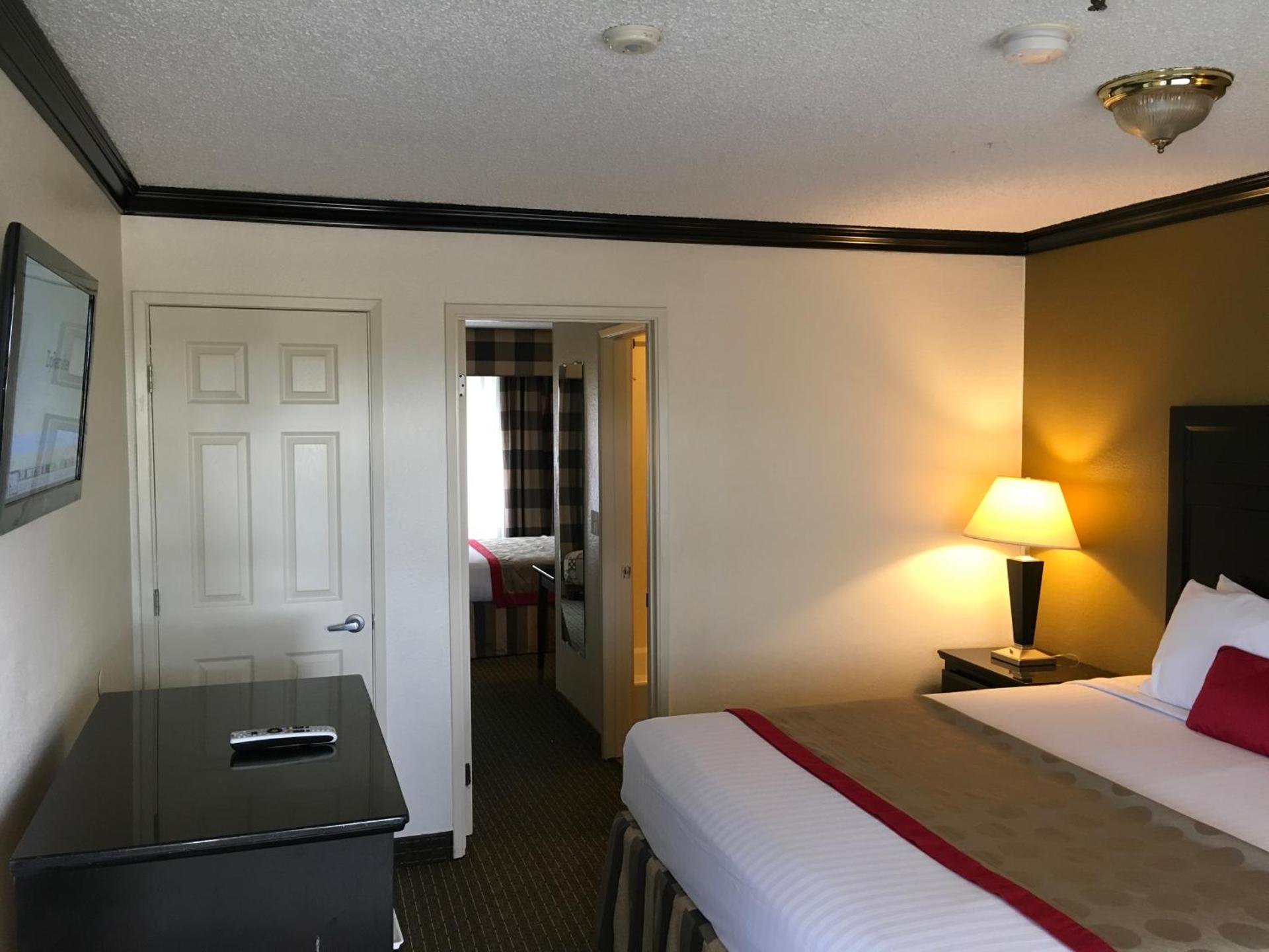 Ramada by Wyndham Ontario Airport & Convention Center