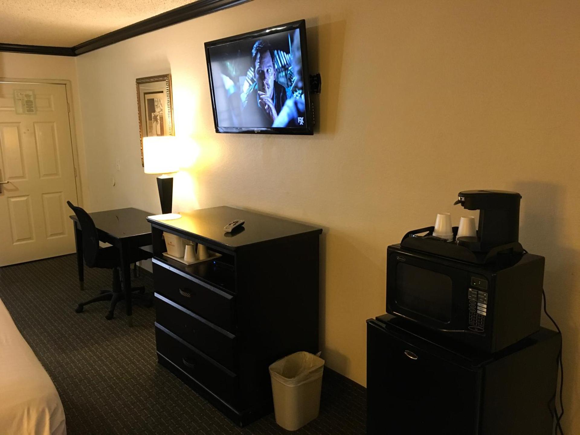 Ramada by Wyndham Ontario Airport & Convention Center