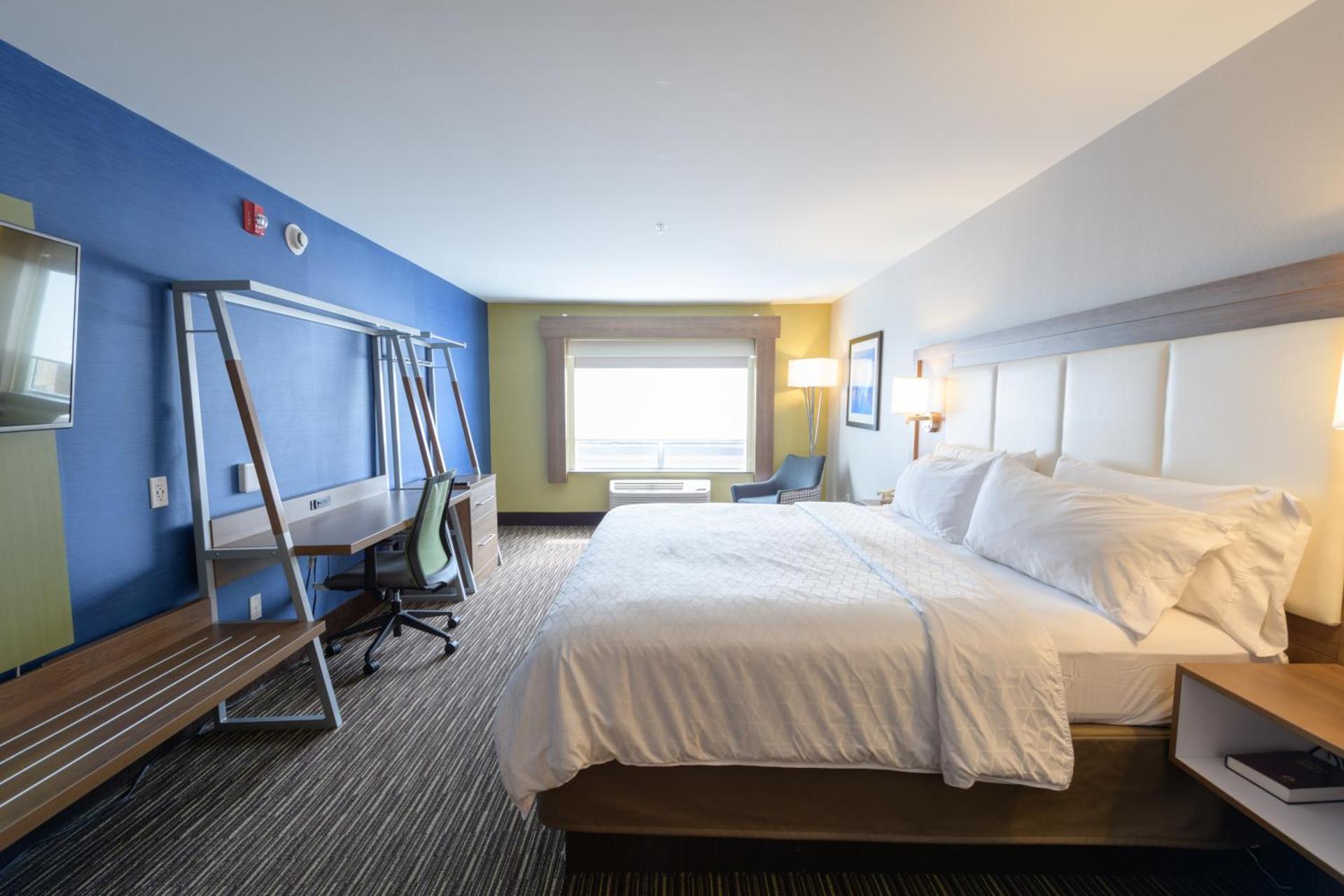 Holiday Inn Express & Suites Jamestown by IHG