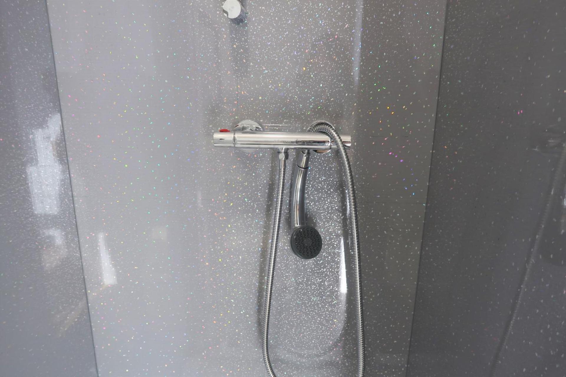 Whitburn Guest House About 7 mins Walk To The City Free Internet TV