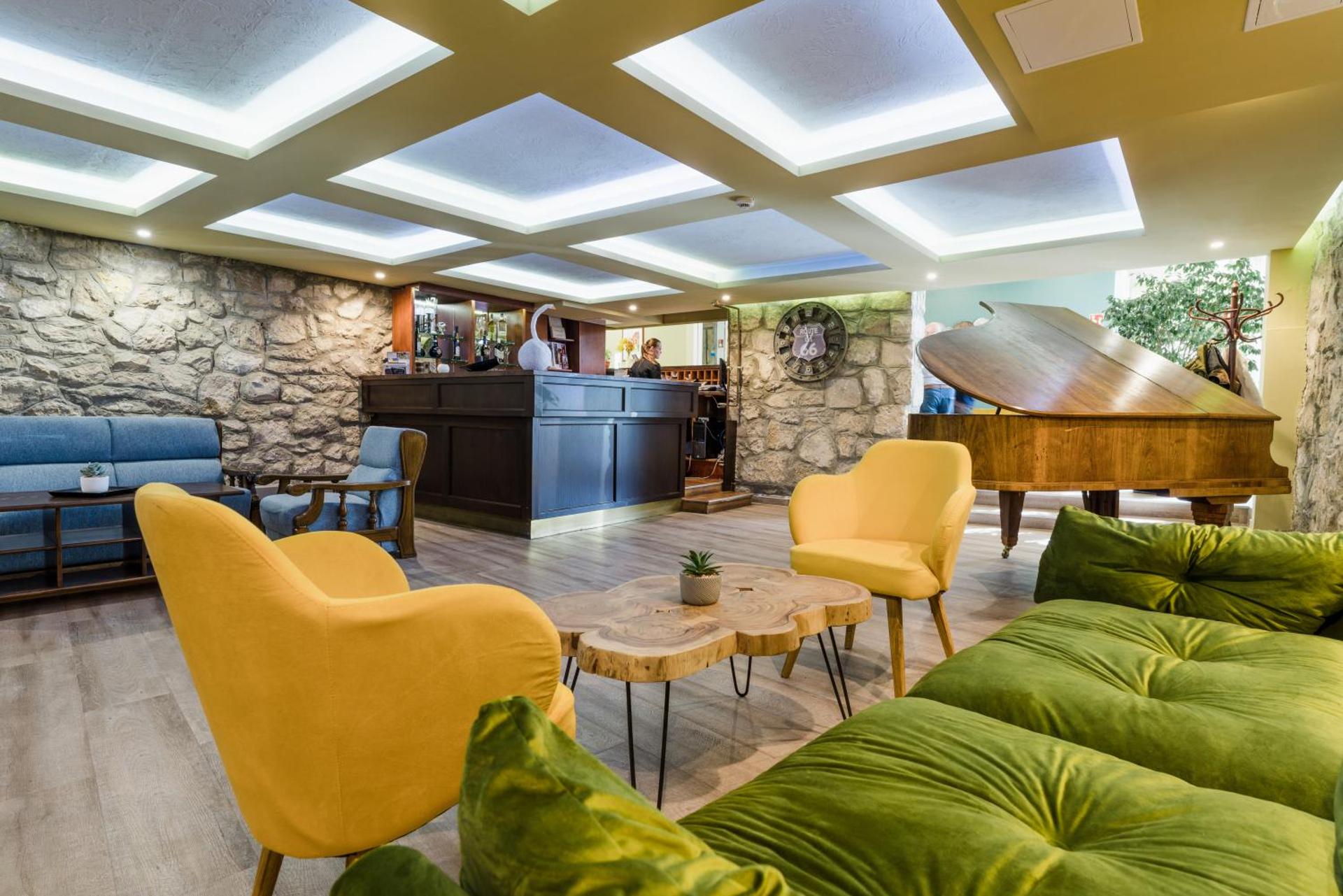 Communal lounge/ TV room