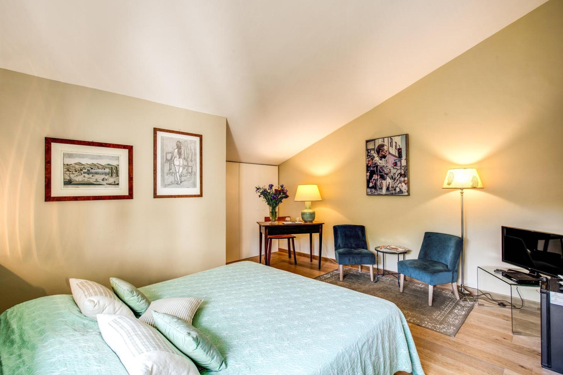 Photo of the whole room