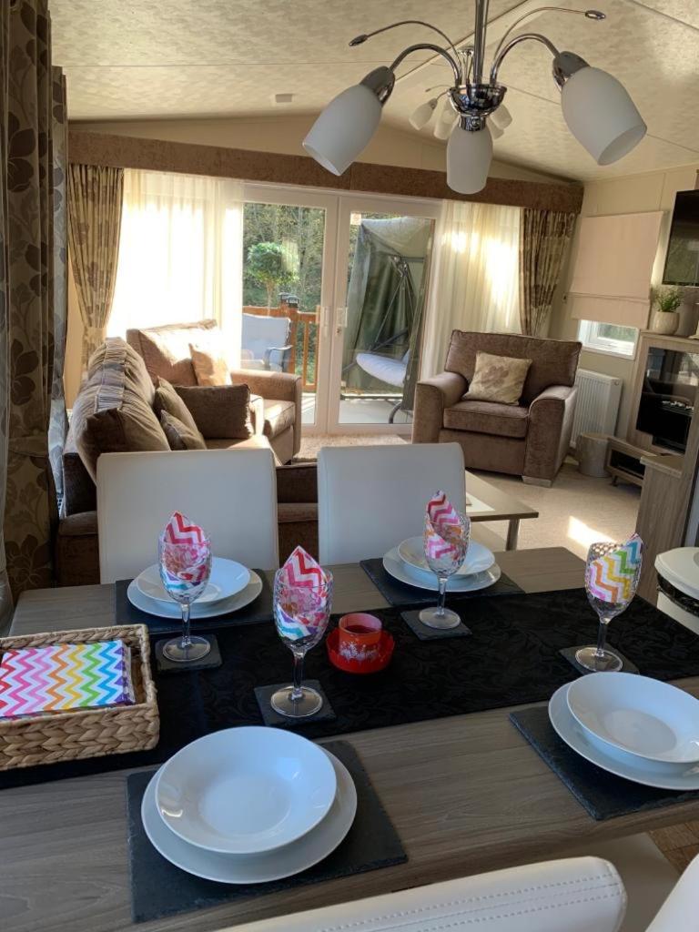 Logi-Bear Lodge with Hot Tub