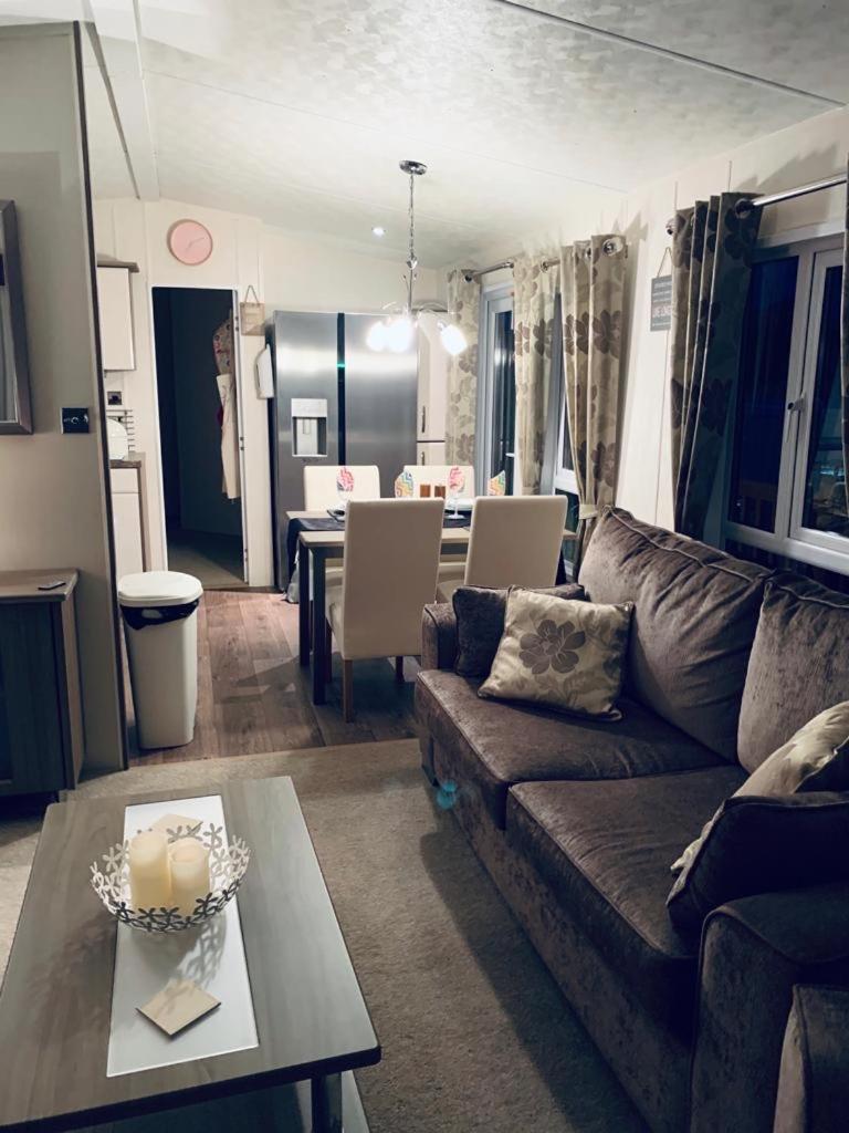 Logi-Bear Lodge with Hot Tub