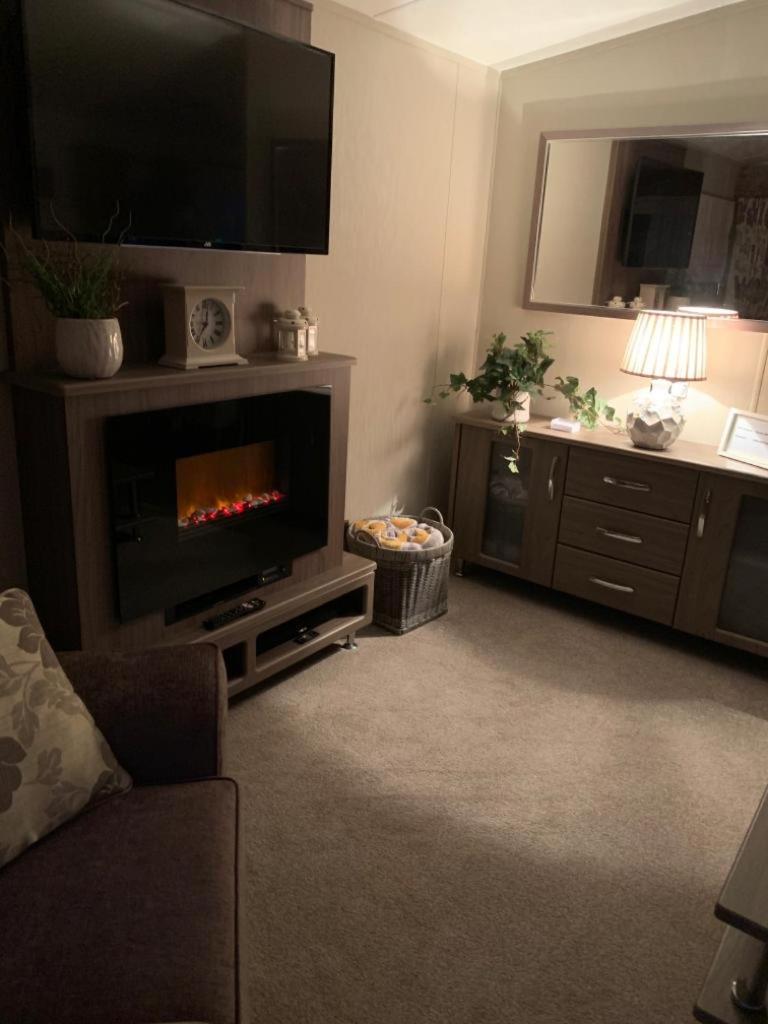 Logi-Bear Lodge with Hot Tub