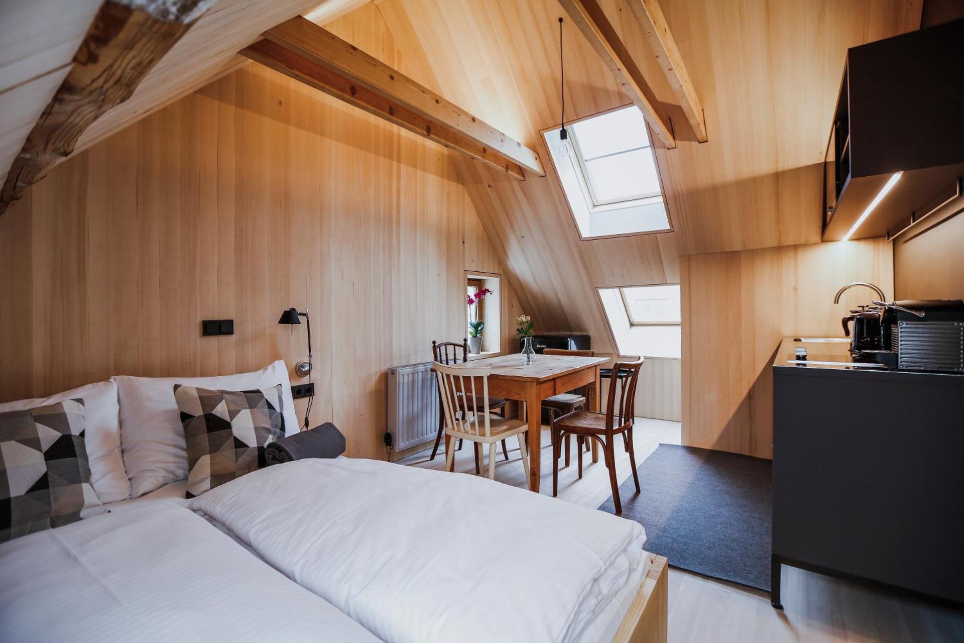 AUGUST Dachgeschosswohnung im jüdischen Viertel