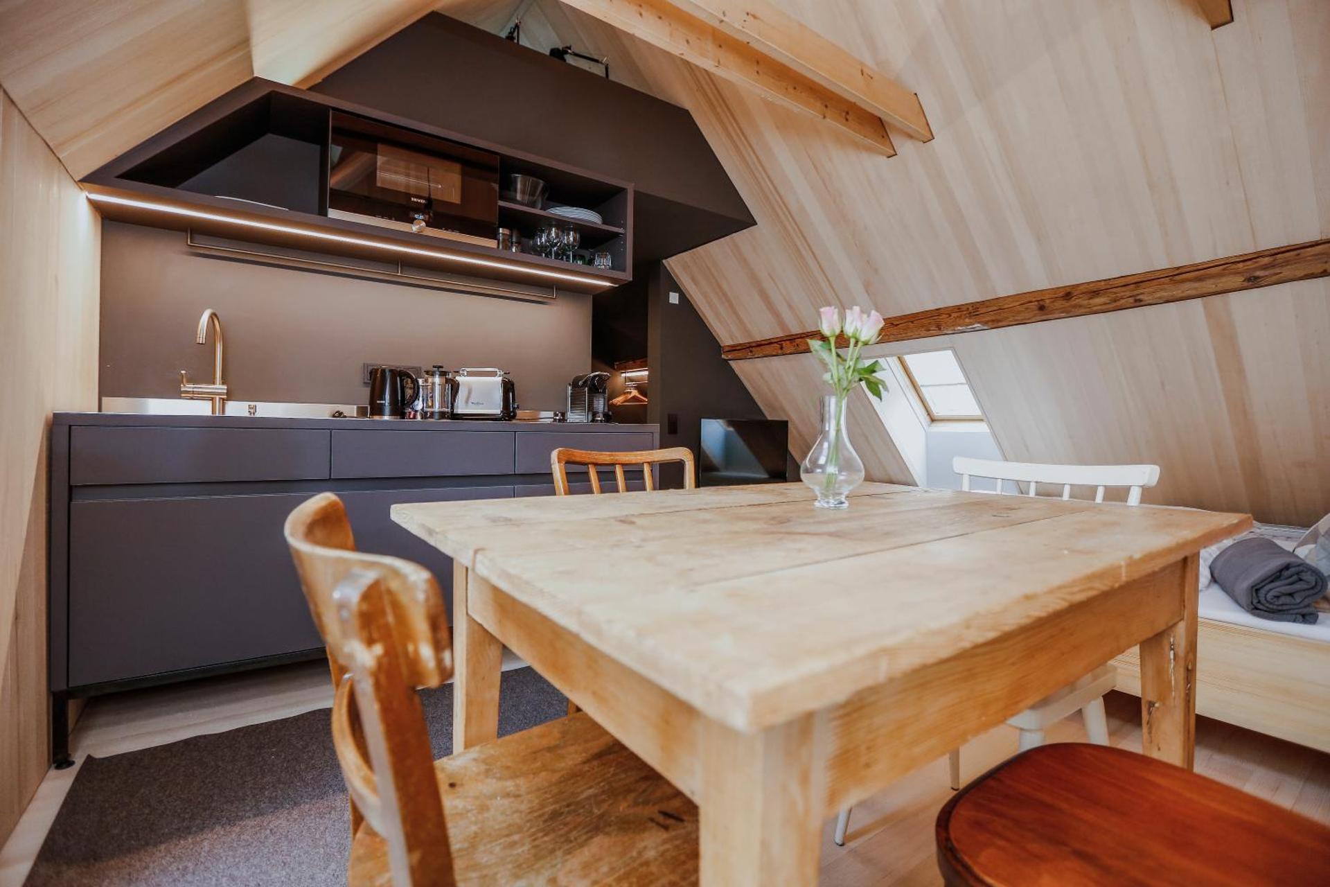 AUGUST Dachgeschosswohnung im jüdischen Viertel