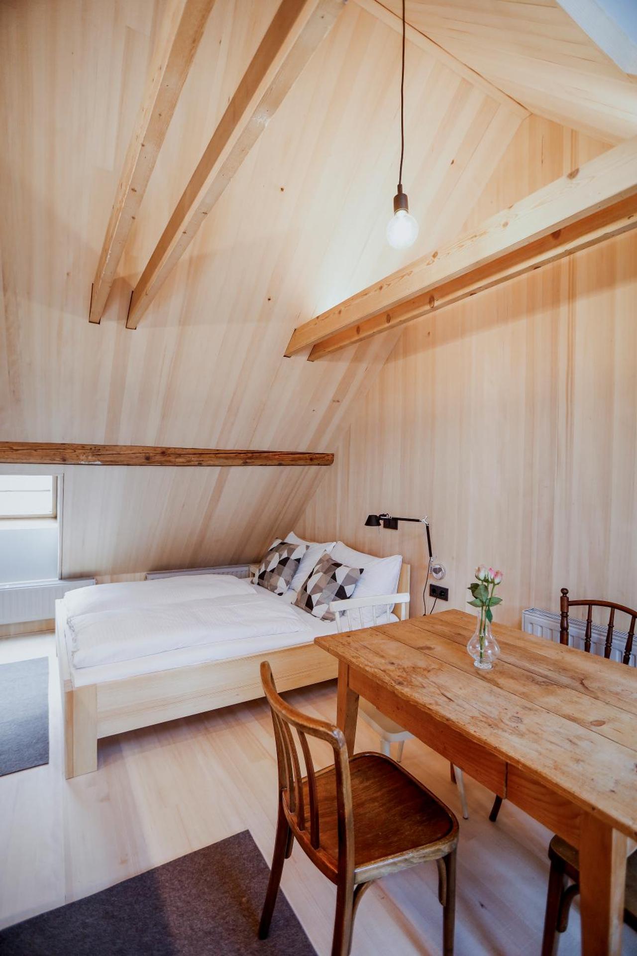 AUGUST Dachgeschosswohnung im jüdischen Viertel