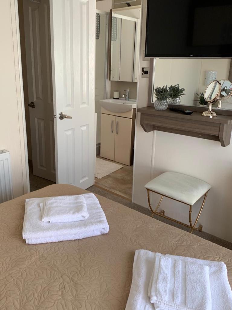 Logi-Bear Lodge with Hot Tub