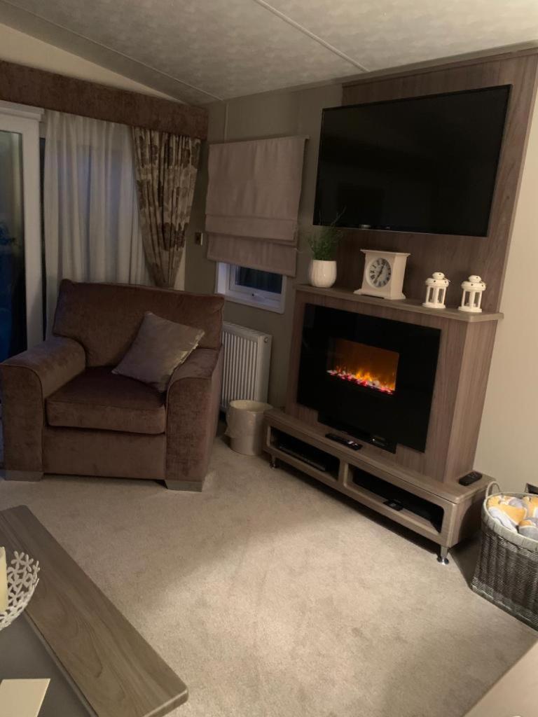 Logi-Bear Lodge with Hot Tub