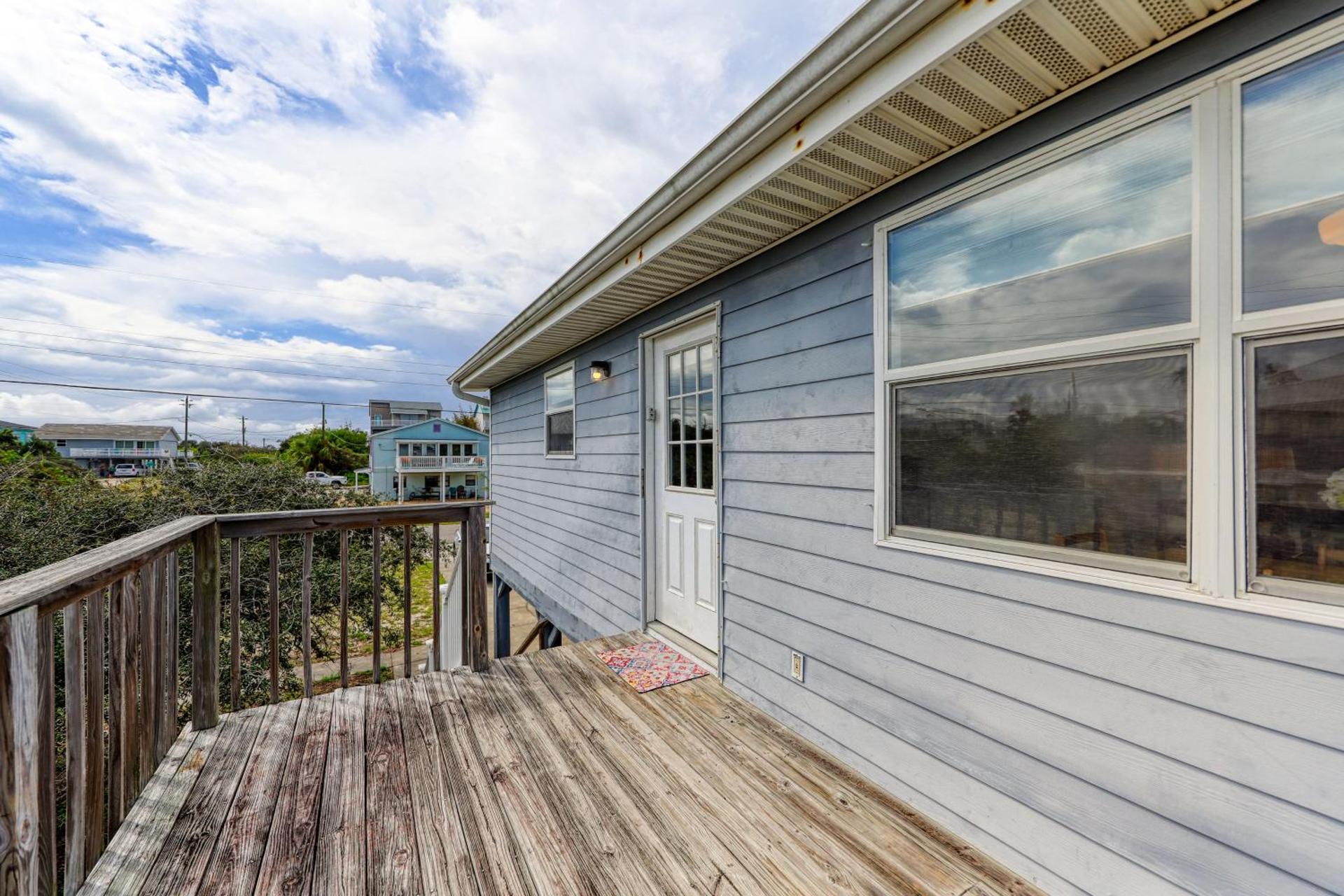 Dog-Friendly Home with Beach Access & Deck - Snowbirds Welcome