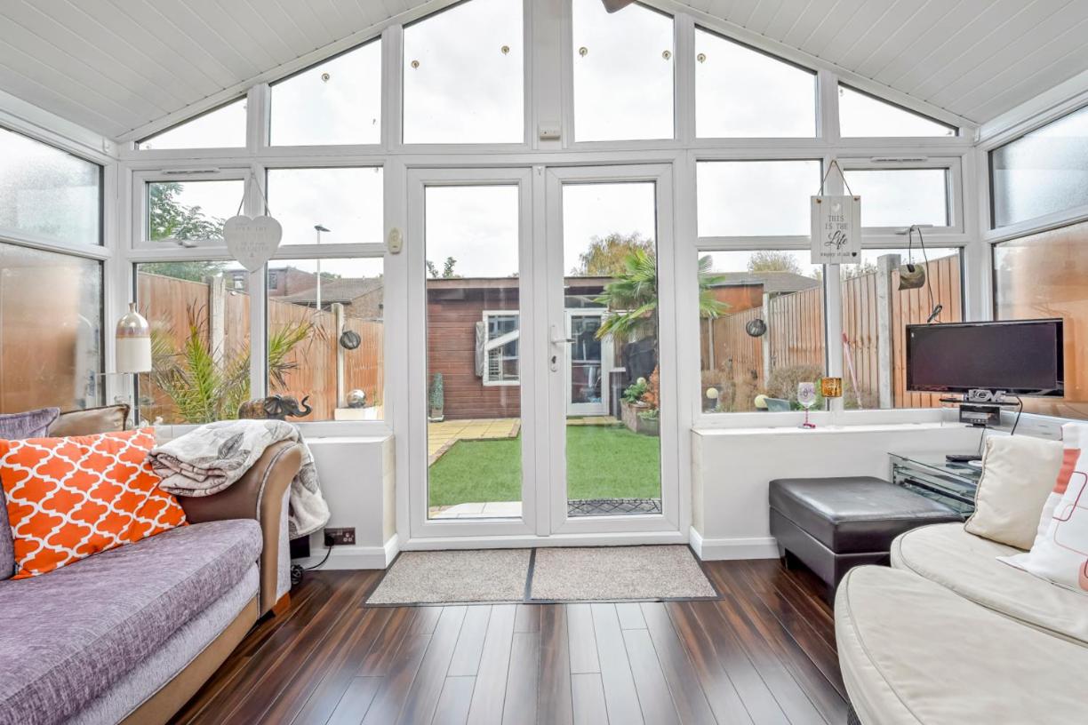 Docklands Stay, Room in Modern Spacious House - Near Excel Centre, City Airport, UEL,Sleeps 2